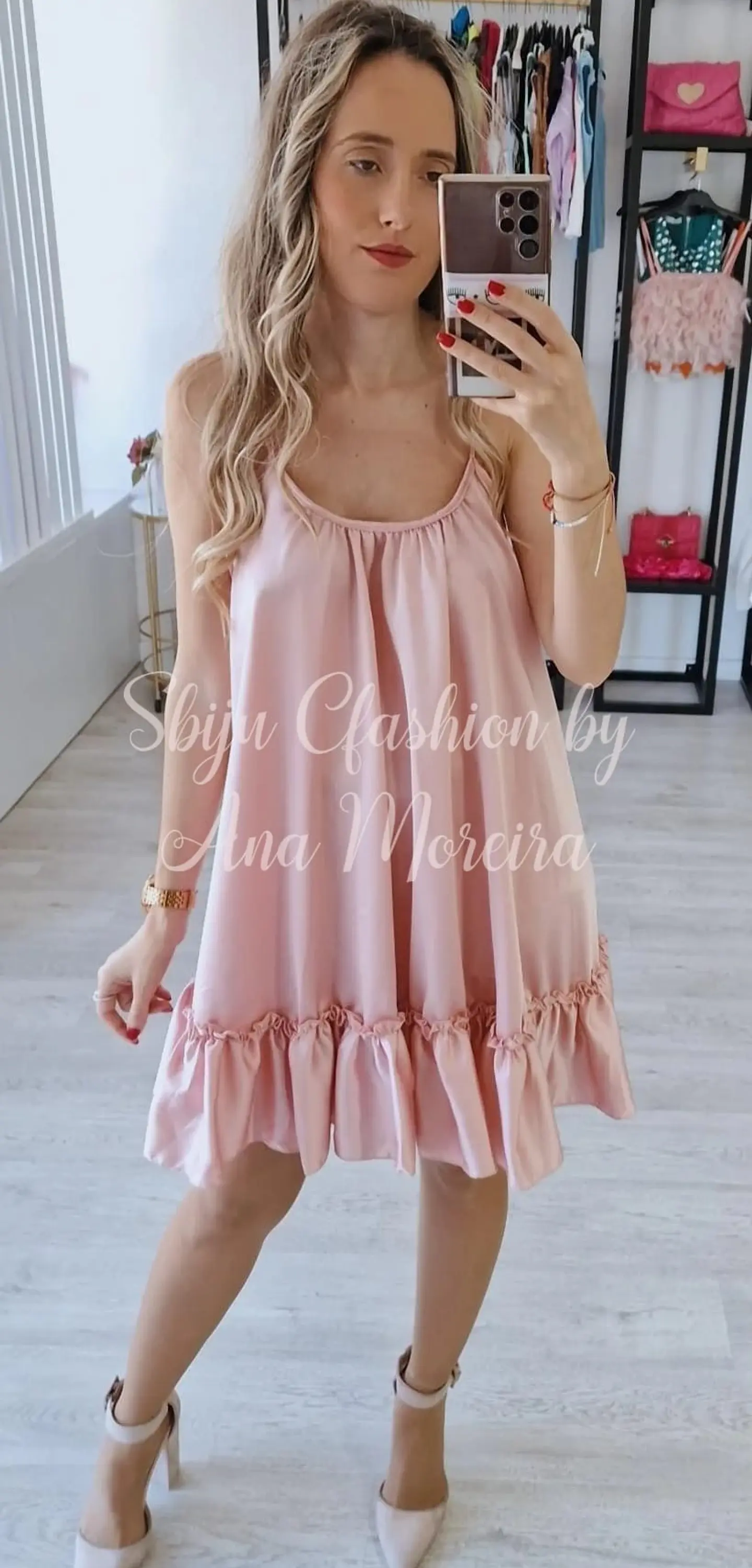 Vestido acetinado de alças com folho 6
