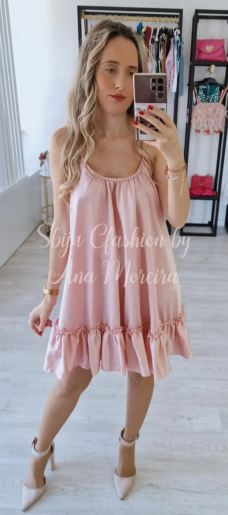 Vestido acetinado de alças com folho 6
