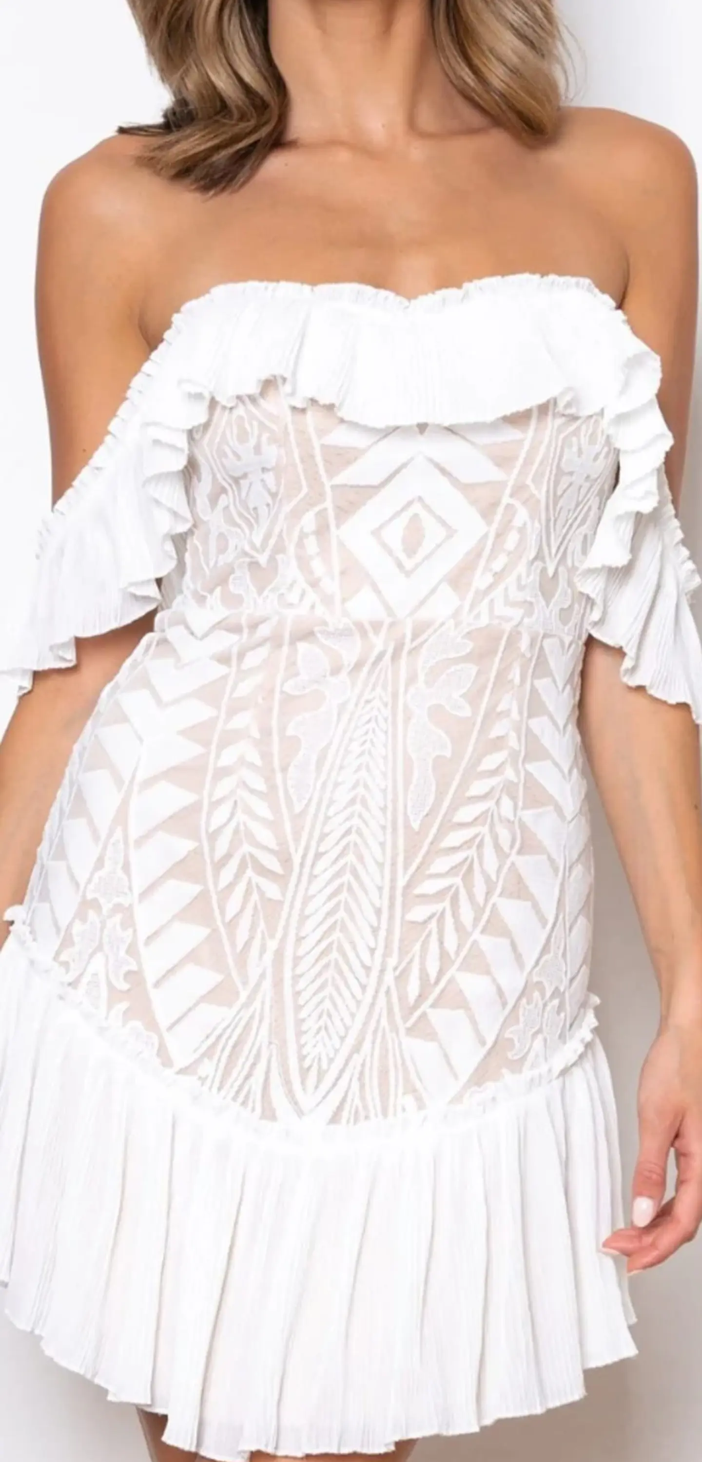 Vestido em renda com ombros descaídos – Lily McBee  2
