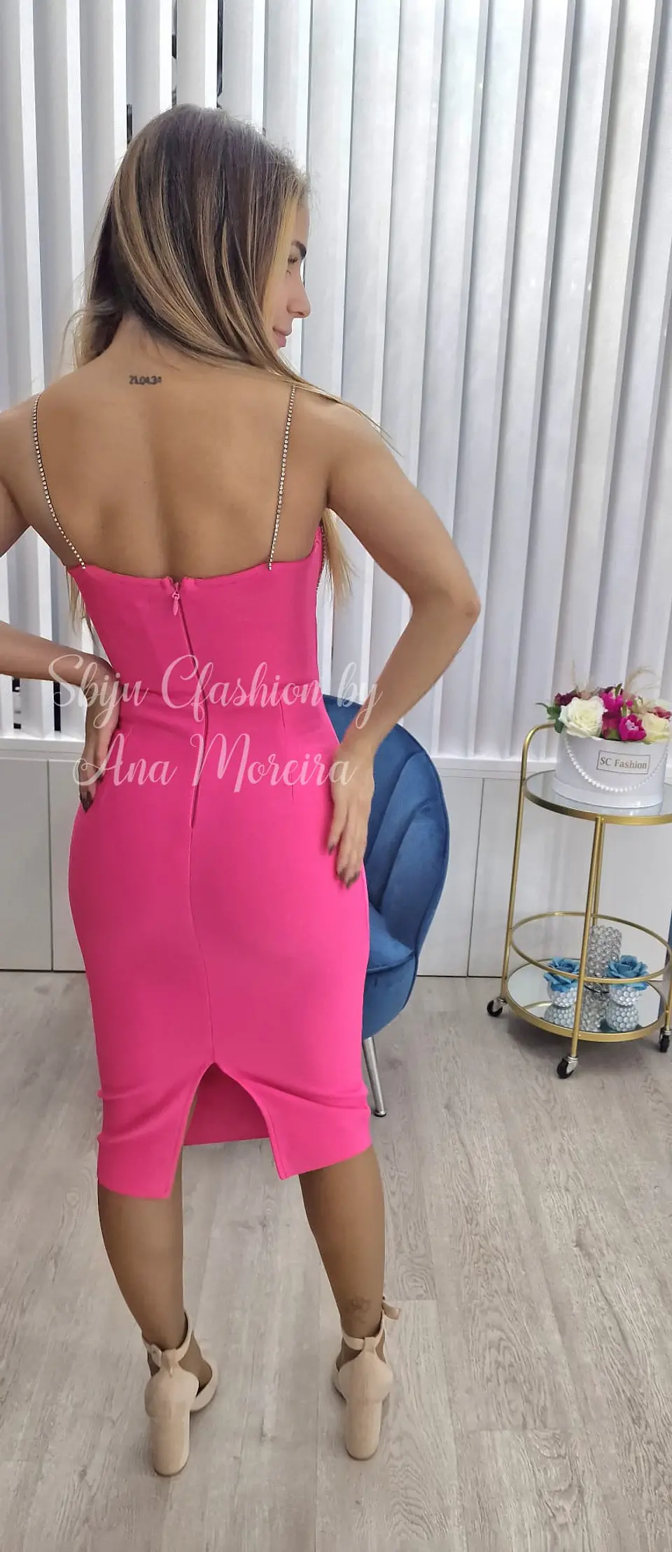 Vestido midi em tecido de bandagem com racha parte de trás  5