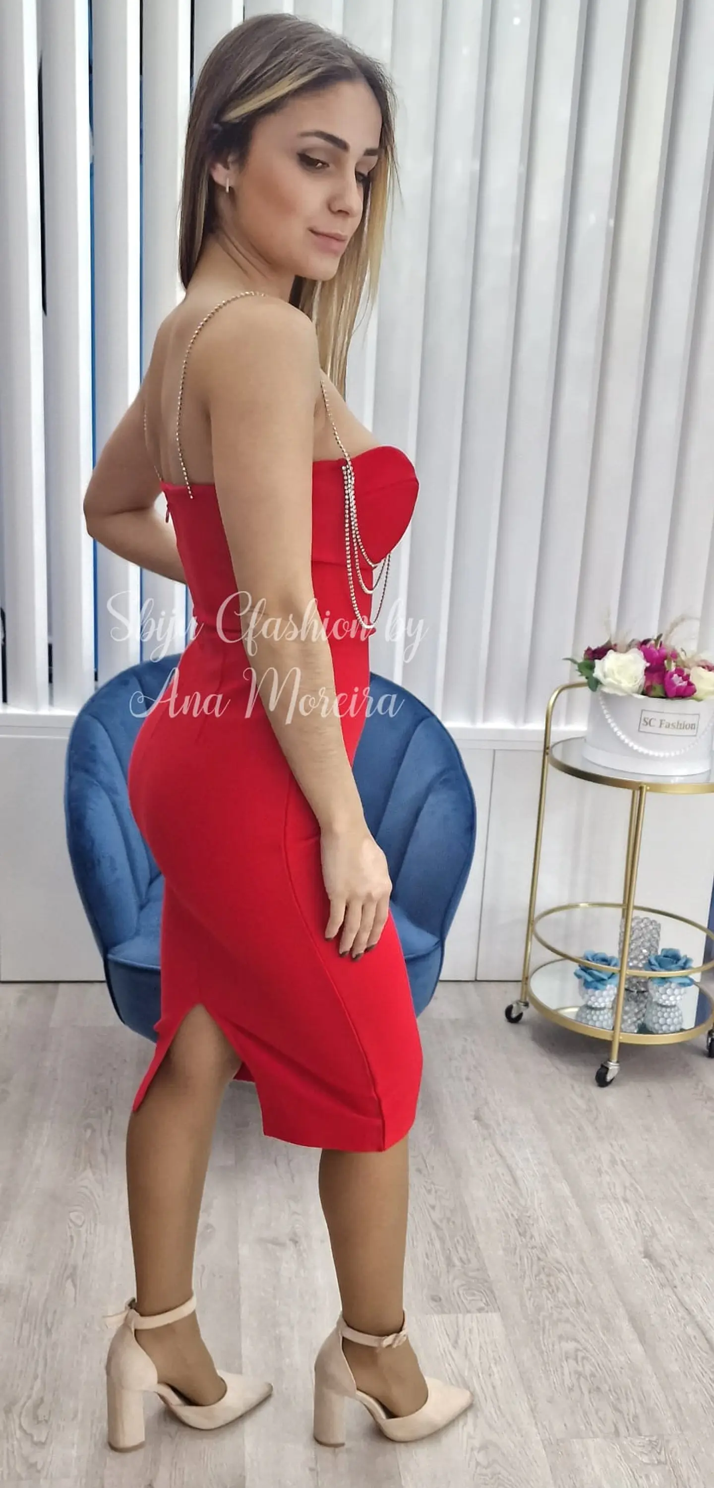 Vestido midi em tecido de bandagem com racha parte de trás  3
