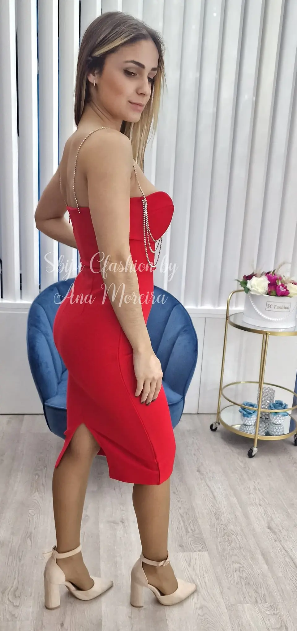 Vestido midi em tecido de bandagem com racha parte de trás  3