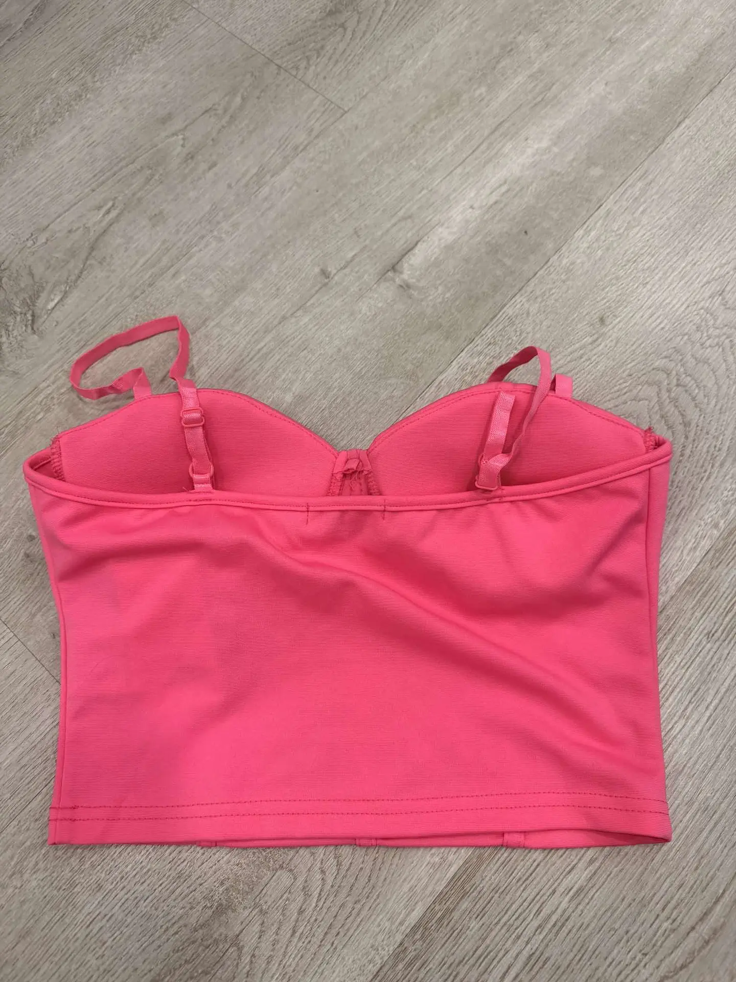 Crop top com copa e detalhes em pedraria 4