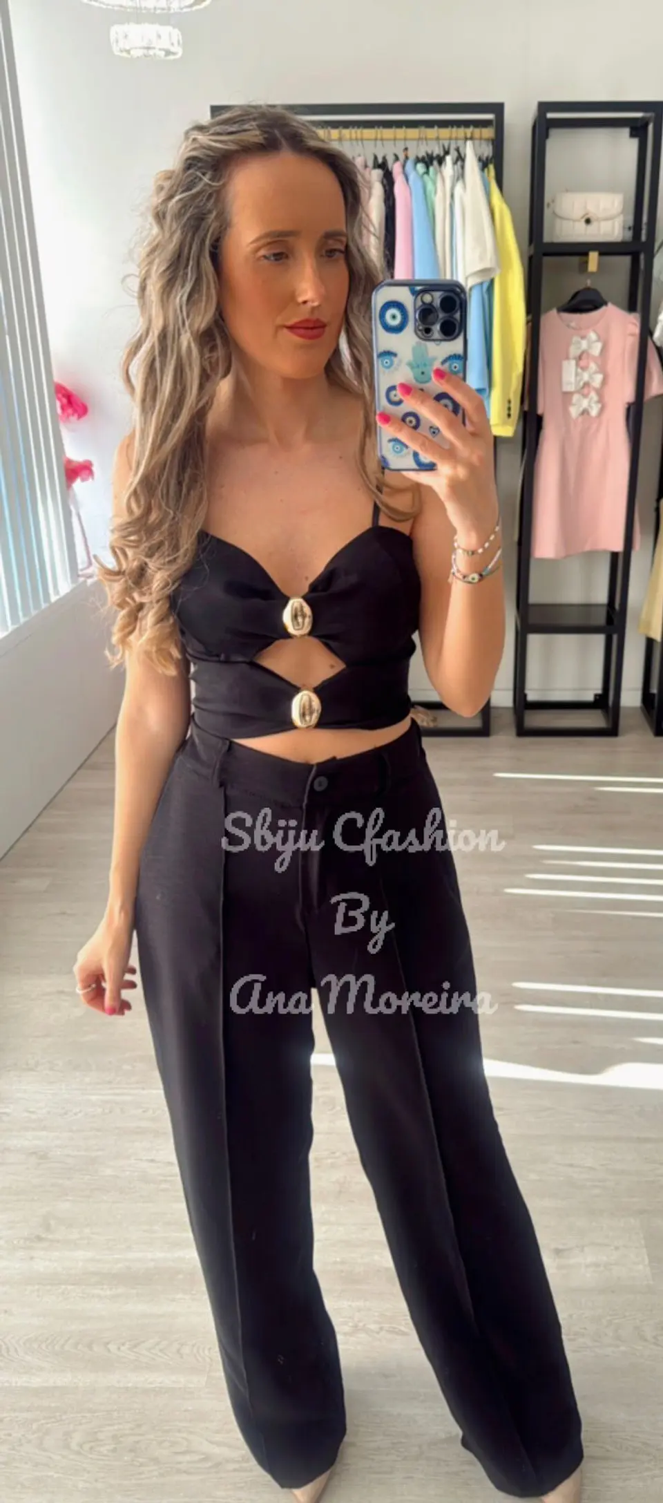 Conjunto de top e calça com detalhe de abertura no peito 8