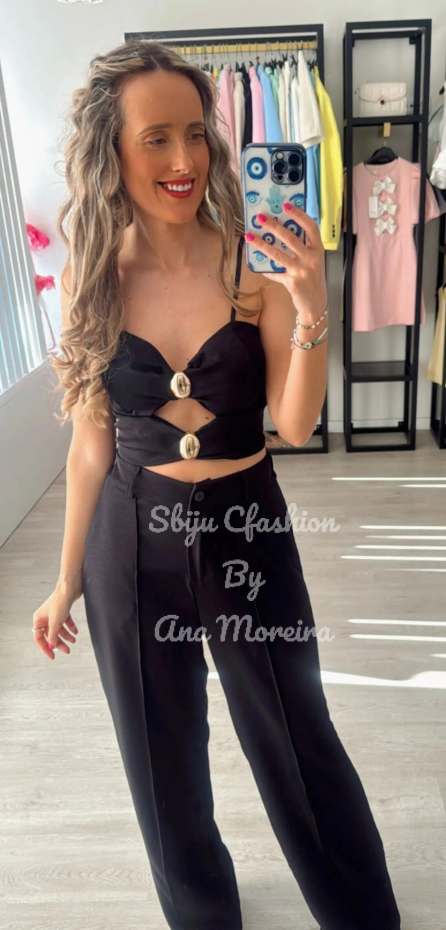 Conjunto de top e calça com detalhe de abertura no peito 5