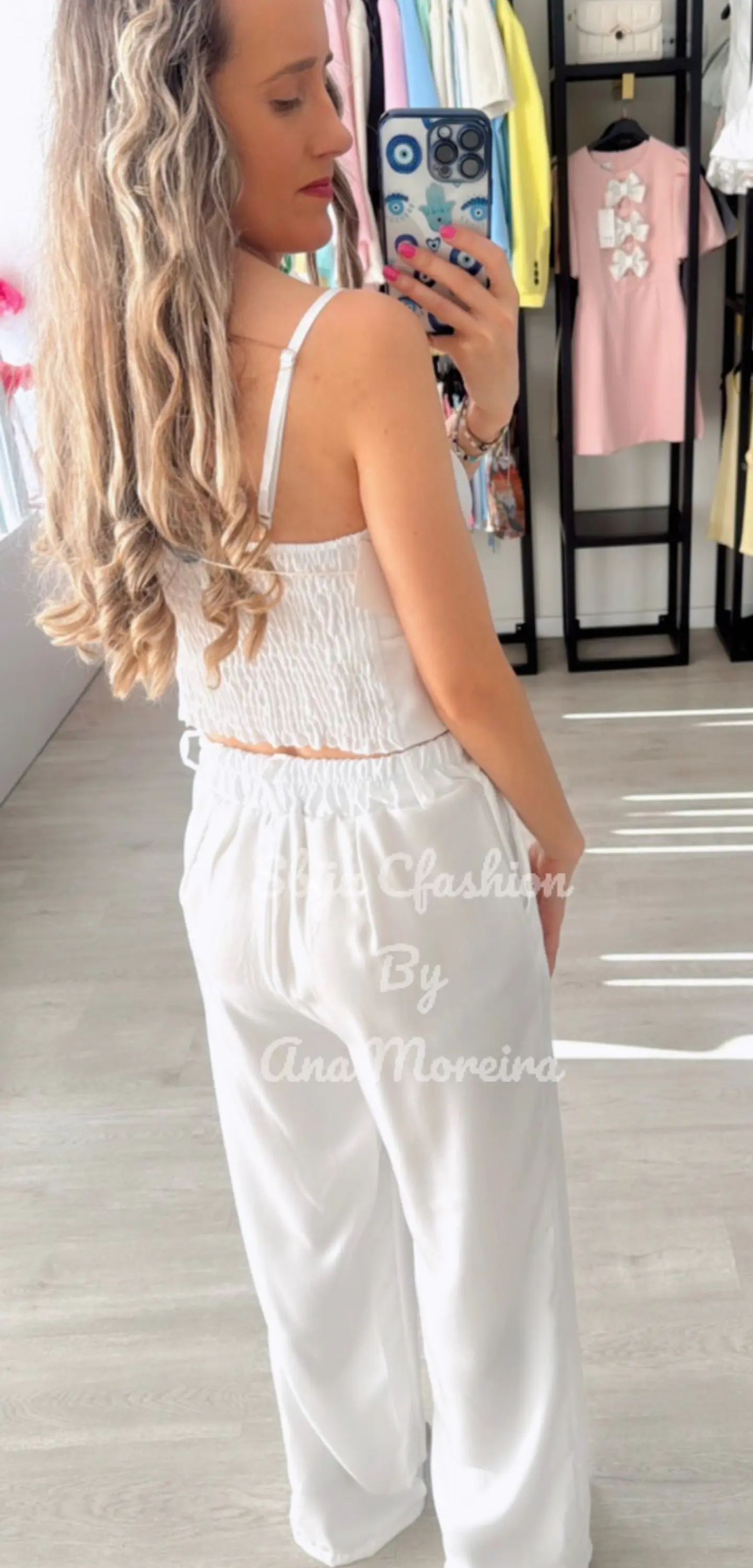 Conjunto de top e calça com detalhe de abertura no peito 2