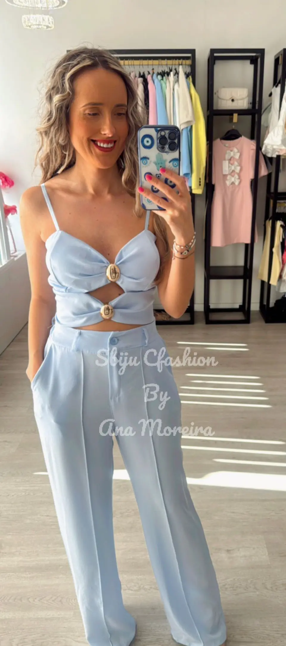 Conjunto de top e calça com detalhe de abertura no peito 11