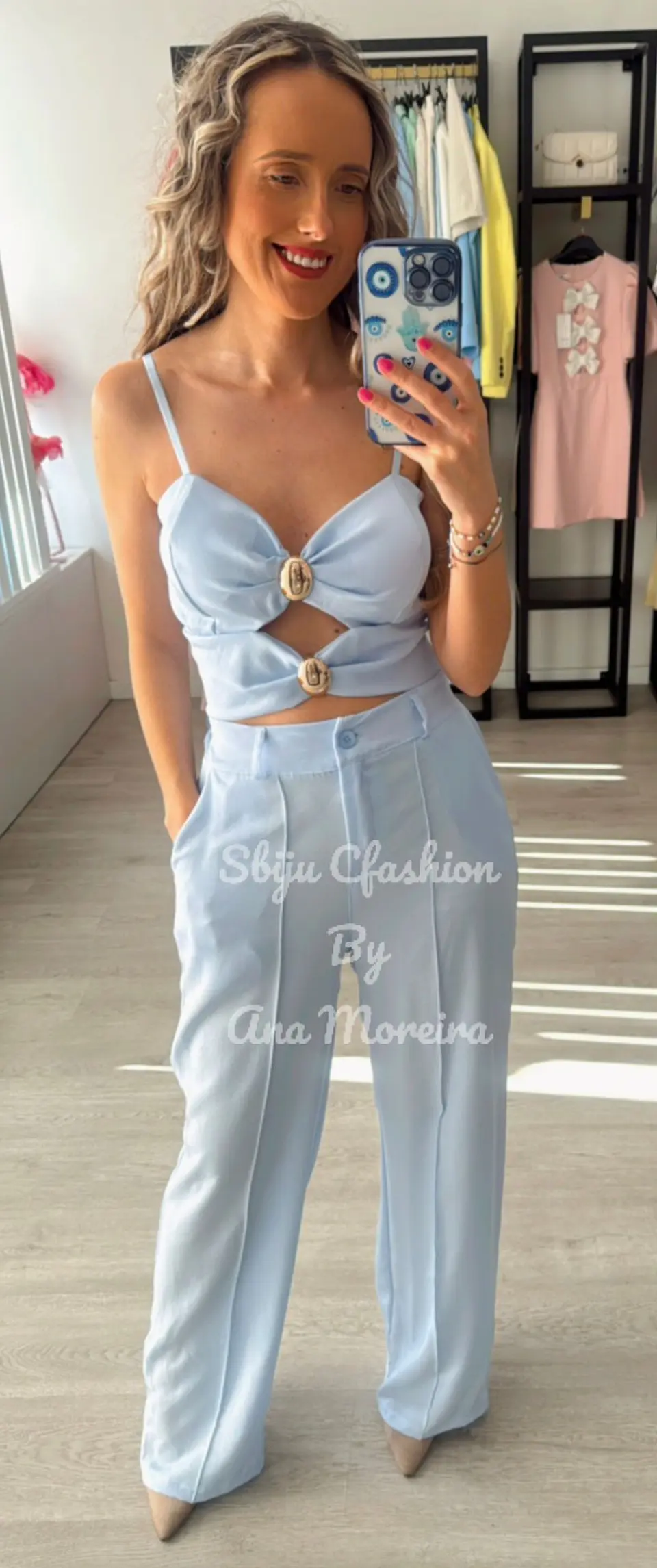 Conjunto de top e calça com detalhe de abertura no peito 13