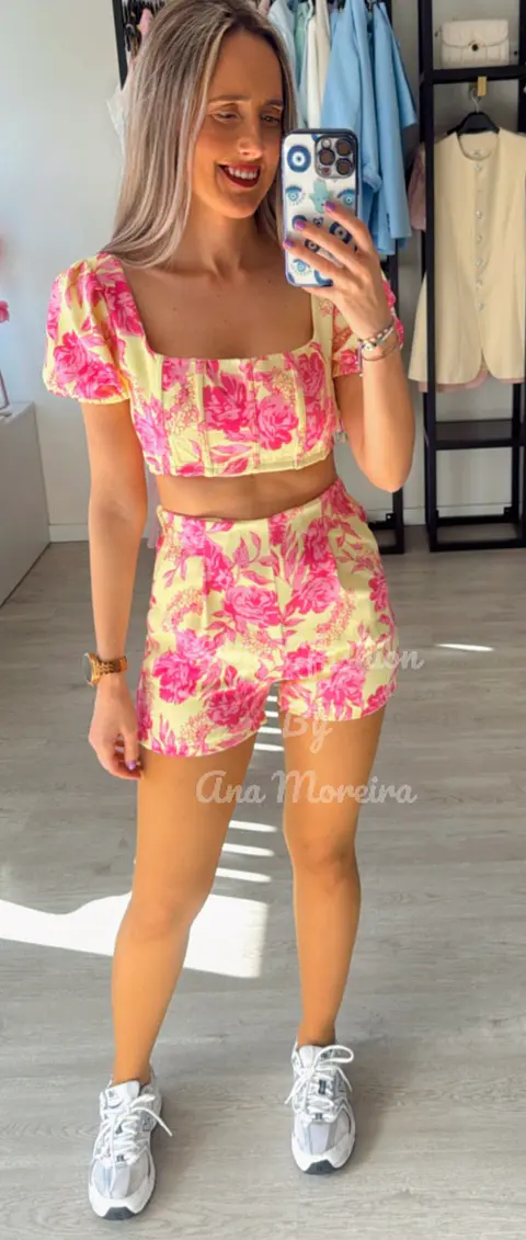 Conjunto estampado de top e calção