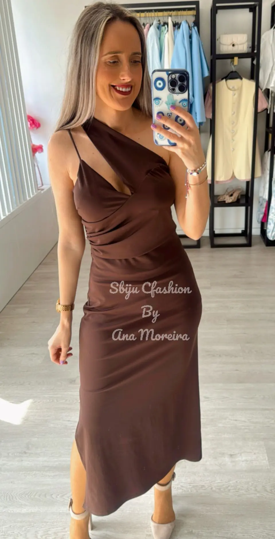 Vestido midi com racha lateral 17