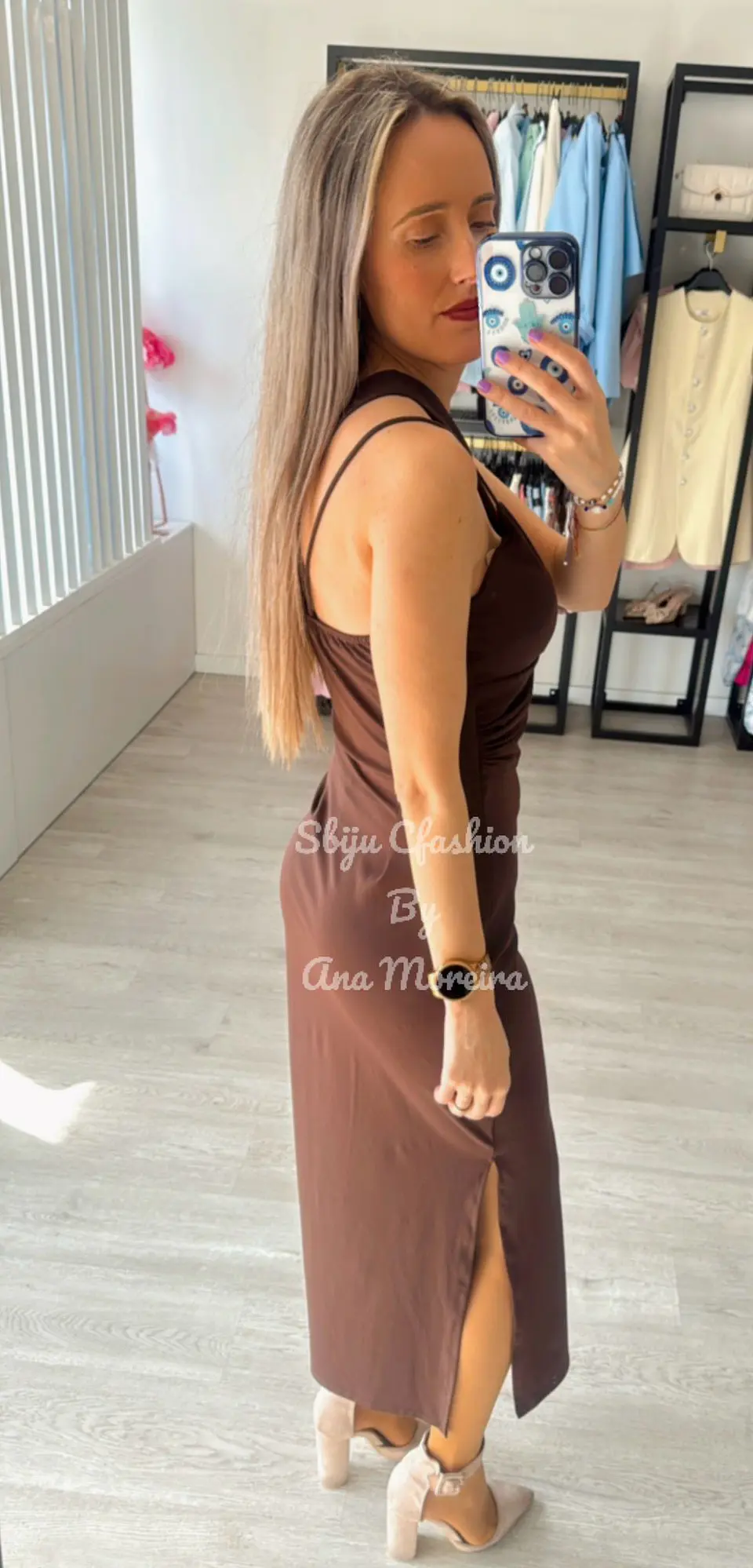 Vestido midi com racha lateral 18