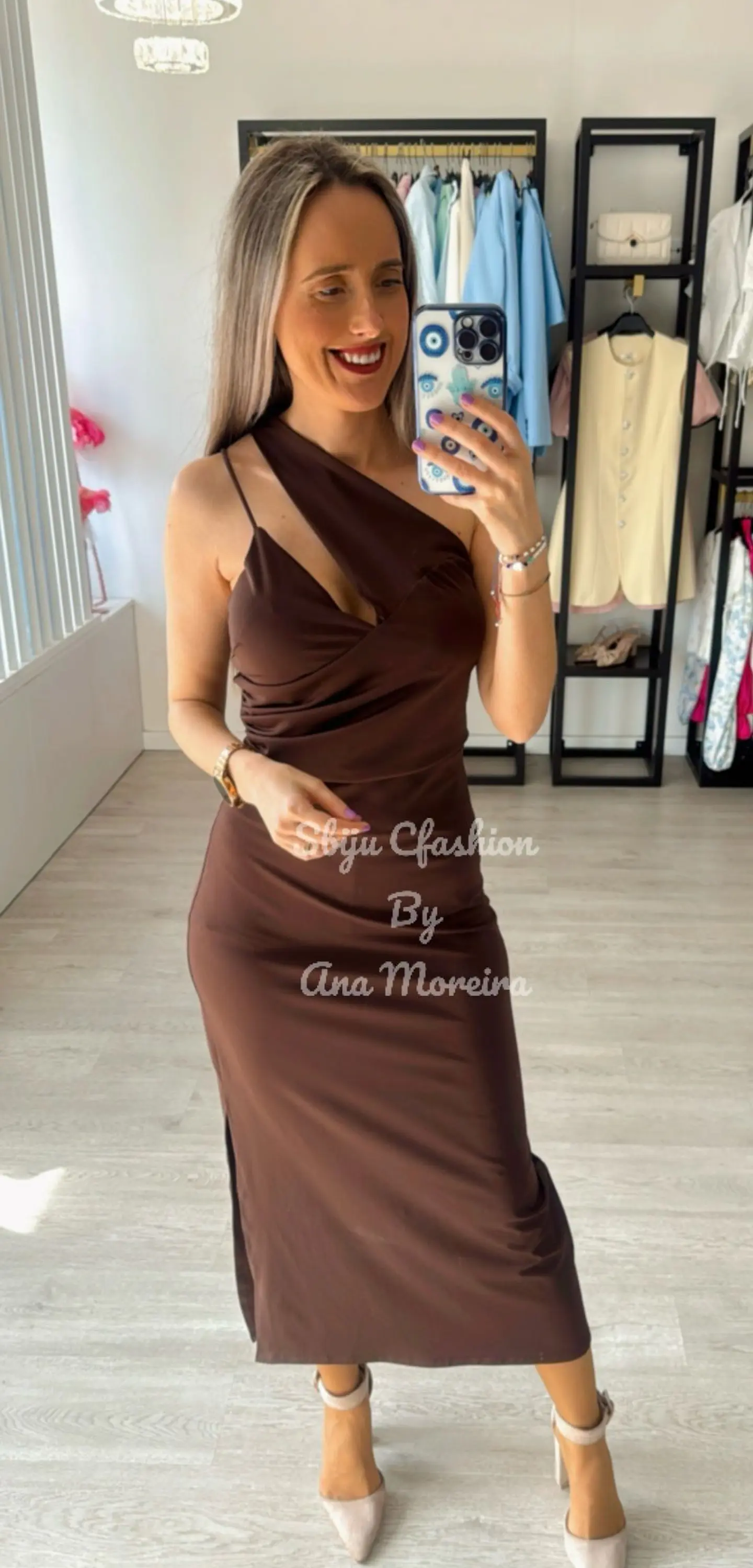 Vestido midi com racha lateral 19