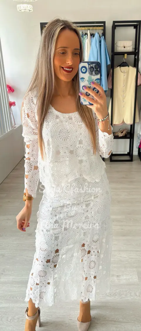 Conjunto de saia e blusa em renda