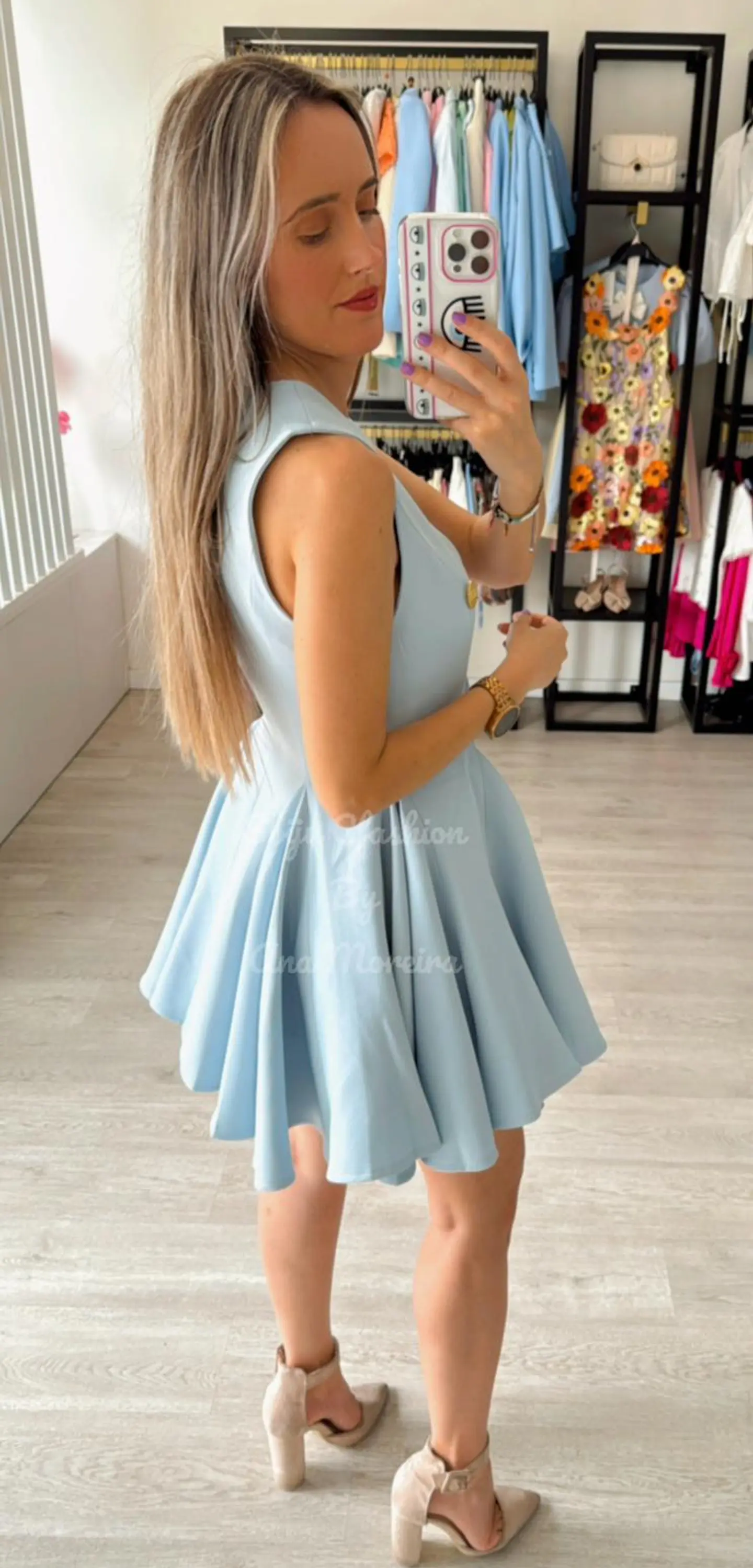 Vestido Mochy Godê com Botões Dourados 2