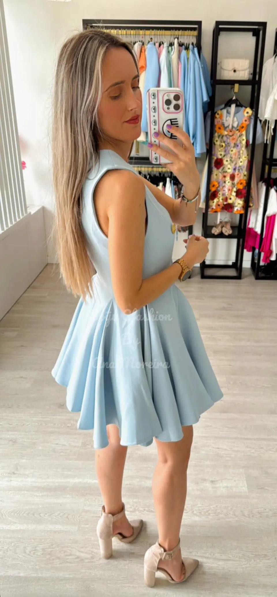 Vestido Mochy Godê com Botões Dourados 2