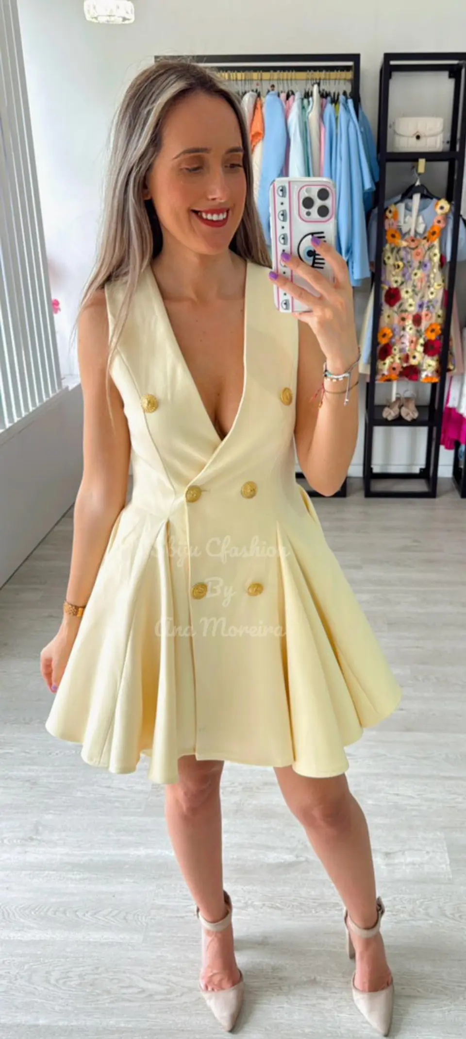 Vestido Mochy Godê com Botões Dourados 5