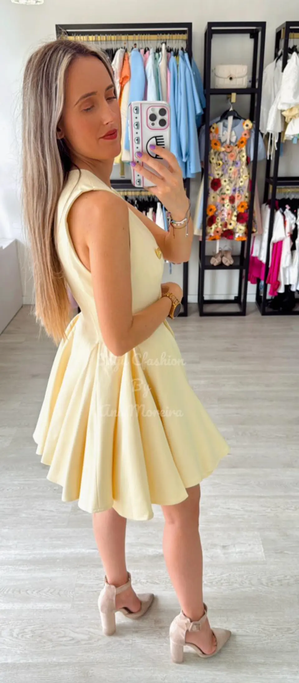 Vestido Mochy Godê com Botões Dourados 6