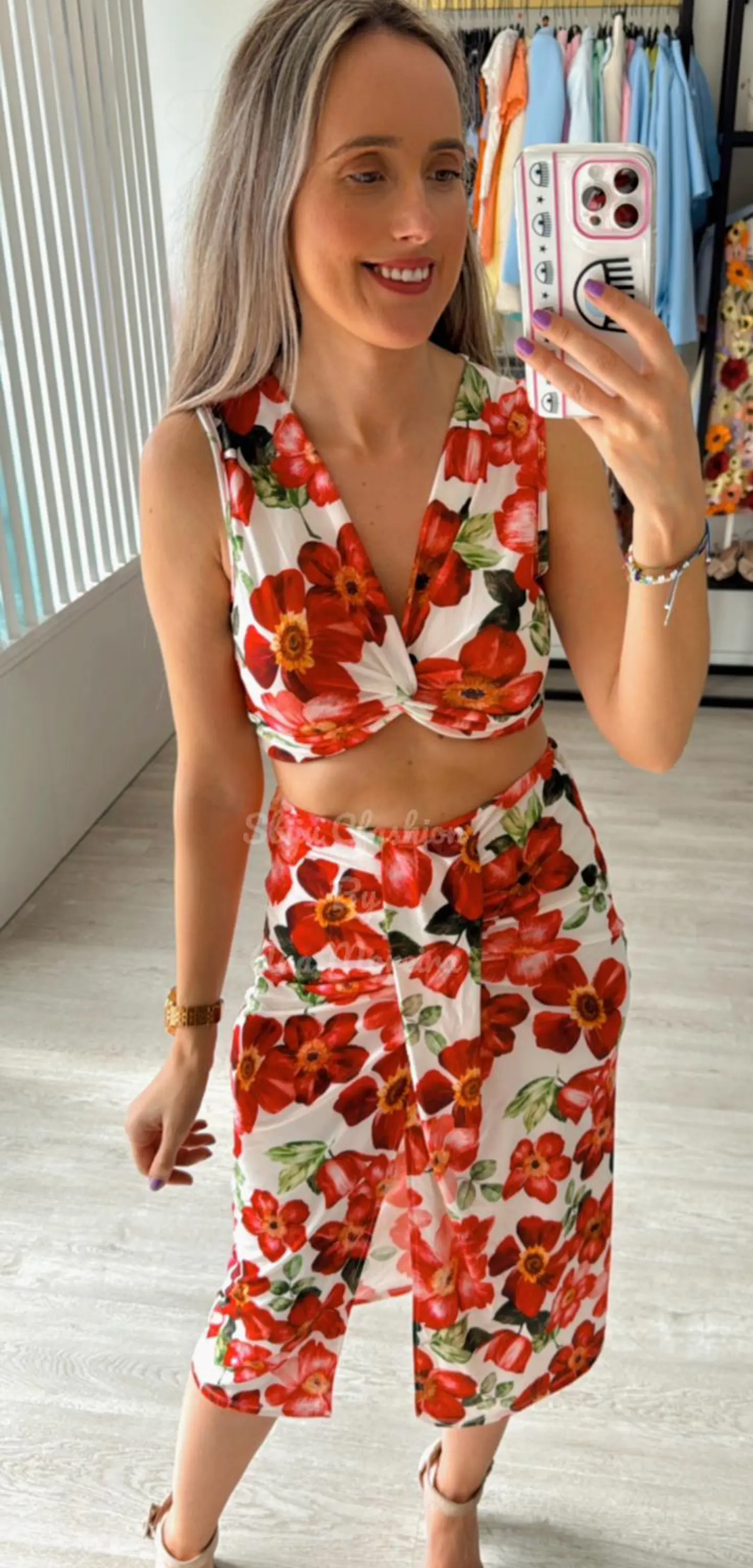 Conjunto Top e Saia Estampado com Flores Vermelhas 3