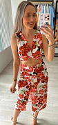 Conjunto Top e Saia Estampado com Flores Vermelhas - Vorschaubild 3