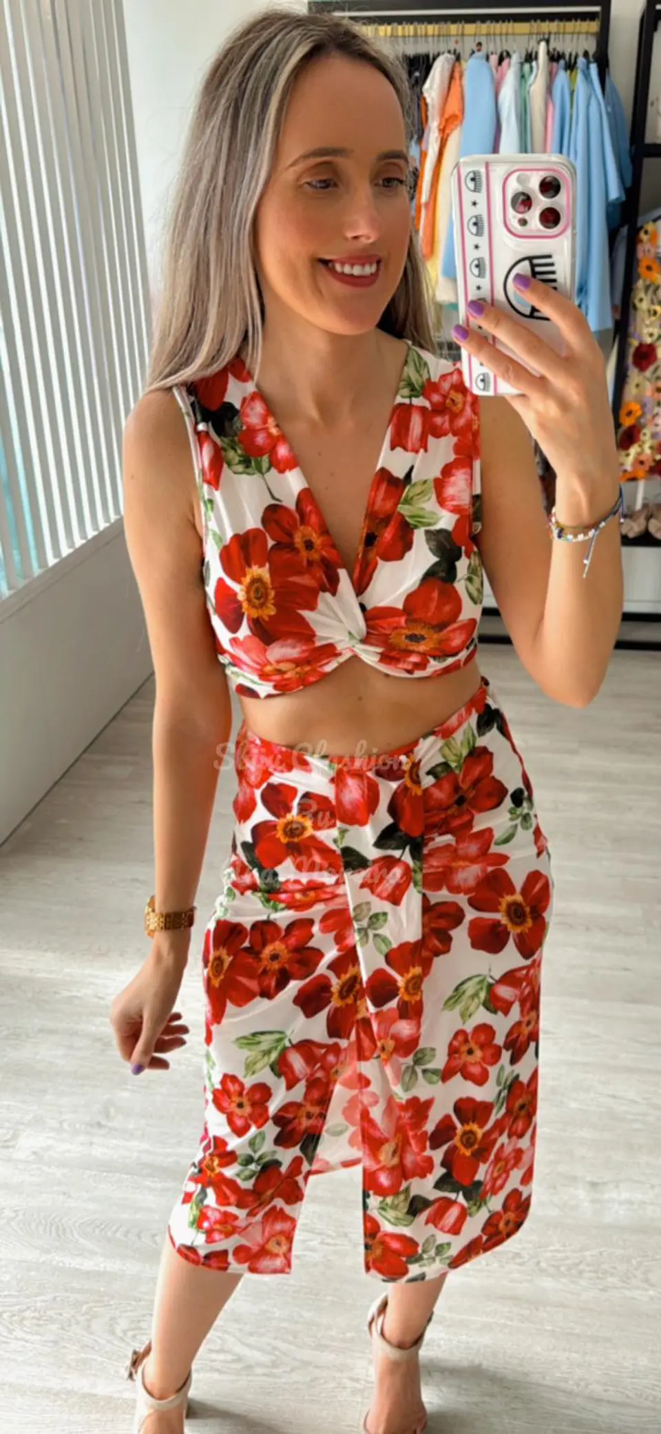 Conjunto Top e Saia Estampado com Flores Vermelhas 3
