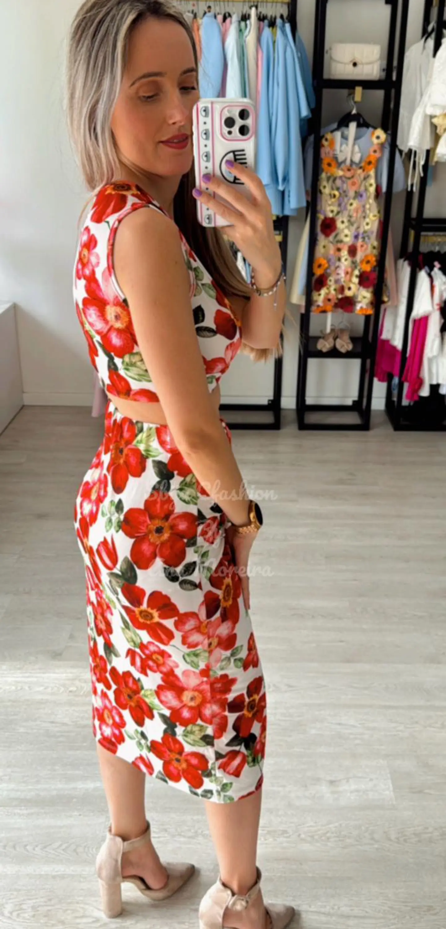 Conjunto Top e Saia Estampado com Flores Vermelhas 2