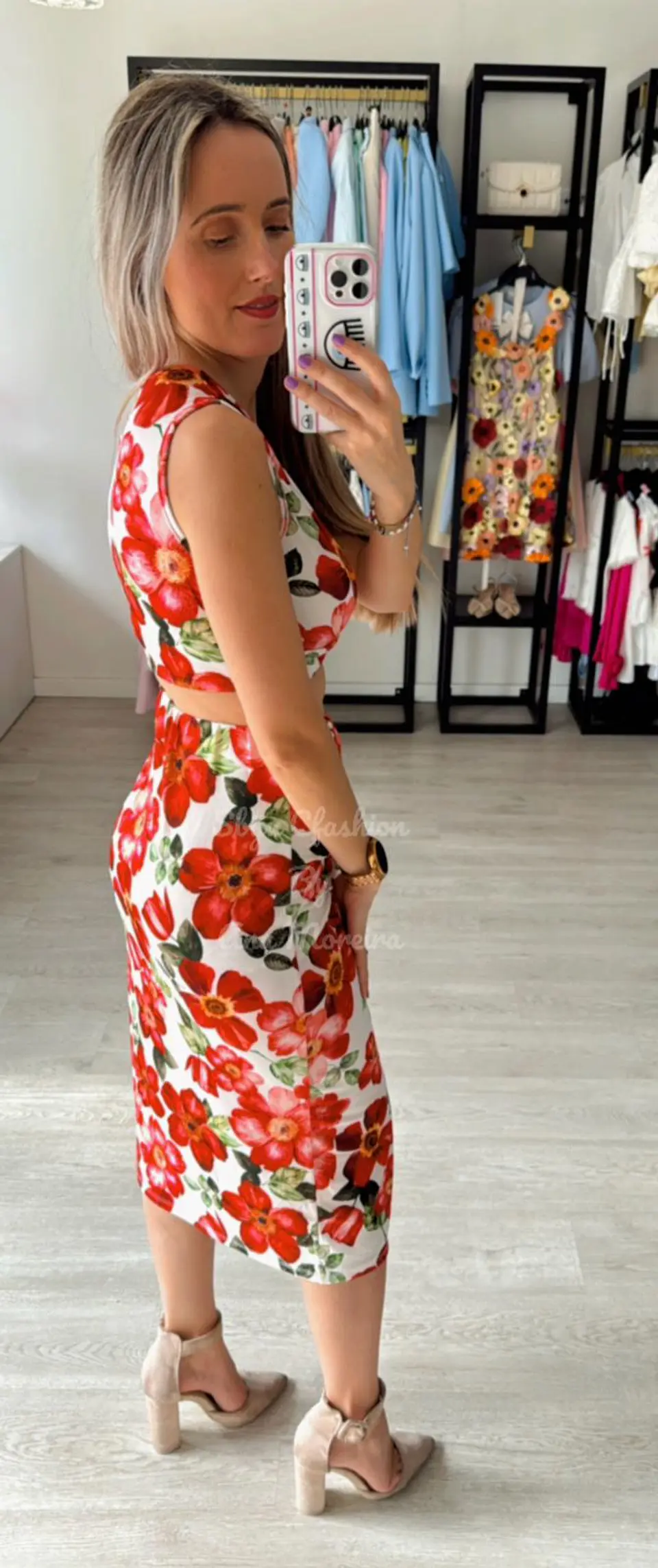 Conjunto Top e Saia Estampado com Flores Vermelhas 2