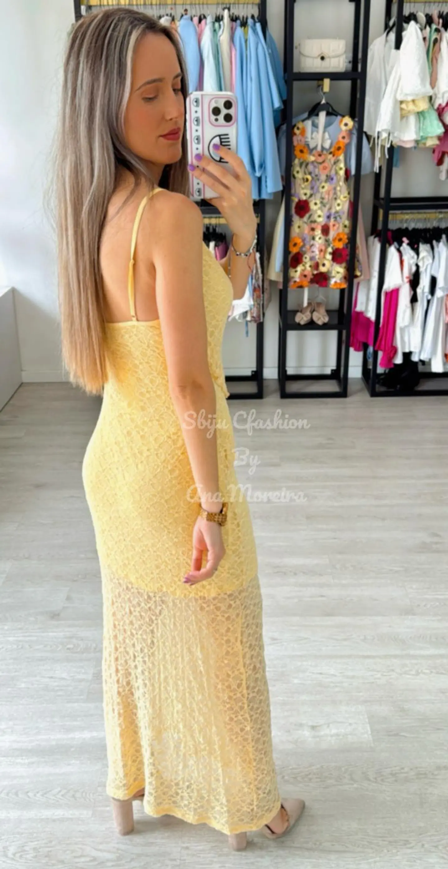 Vestido Comprido em Renda com Detalhes de Folhos 2