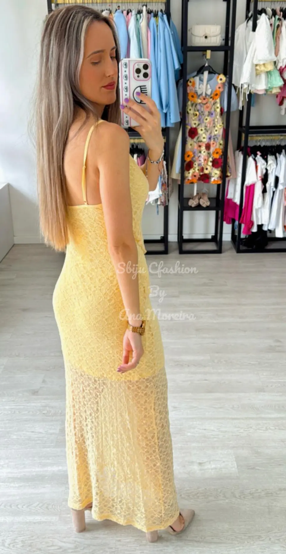 Vestido Comprido em Renda com Detalhes de Folhos 2