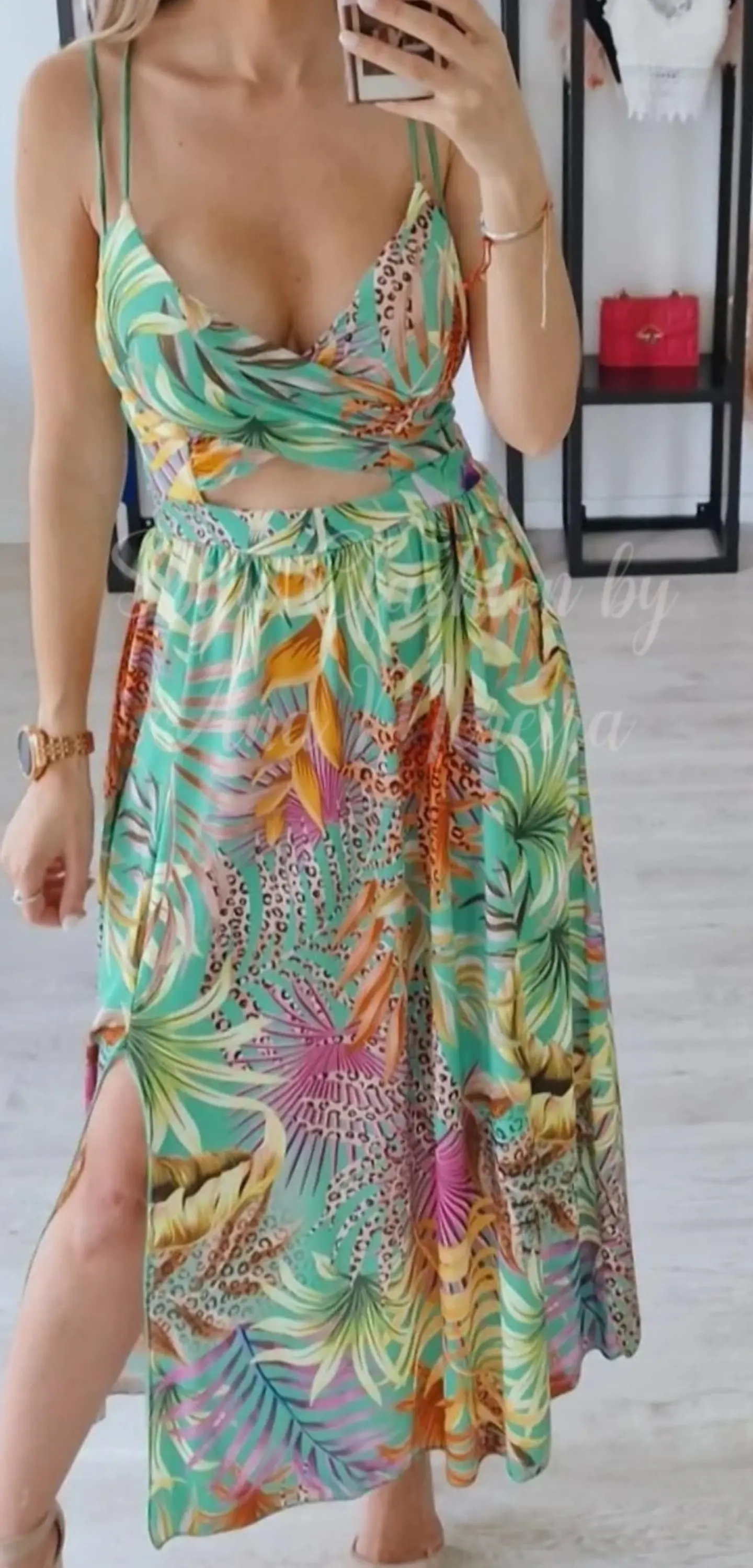 Vestido de Dupla Alça Florido com Abertura na Barriga 3