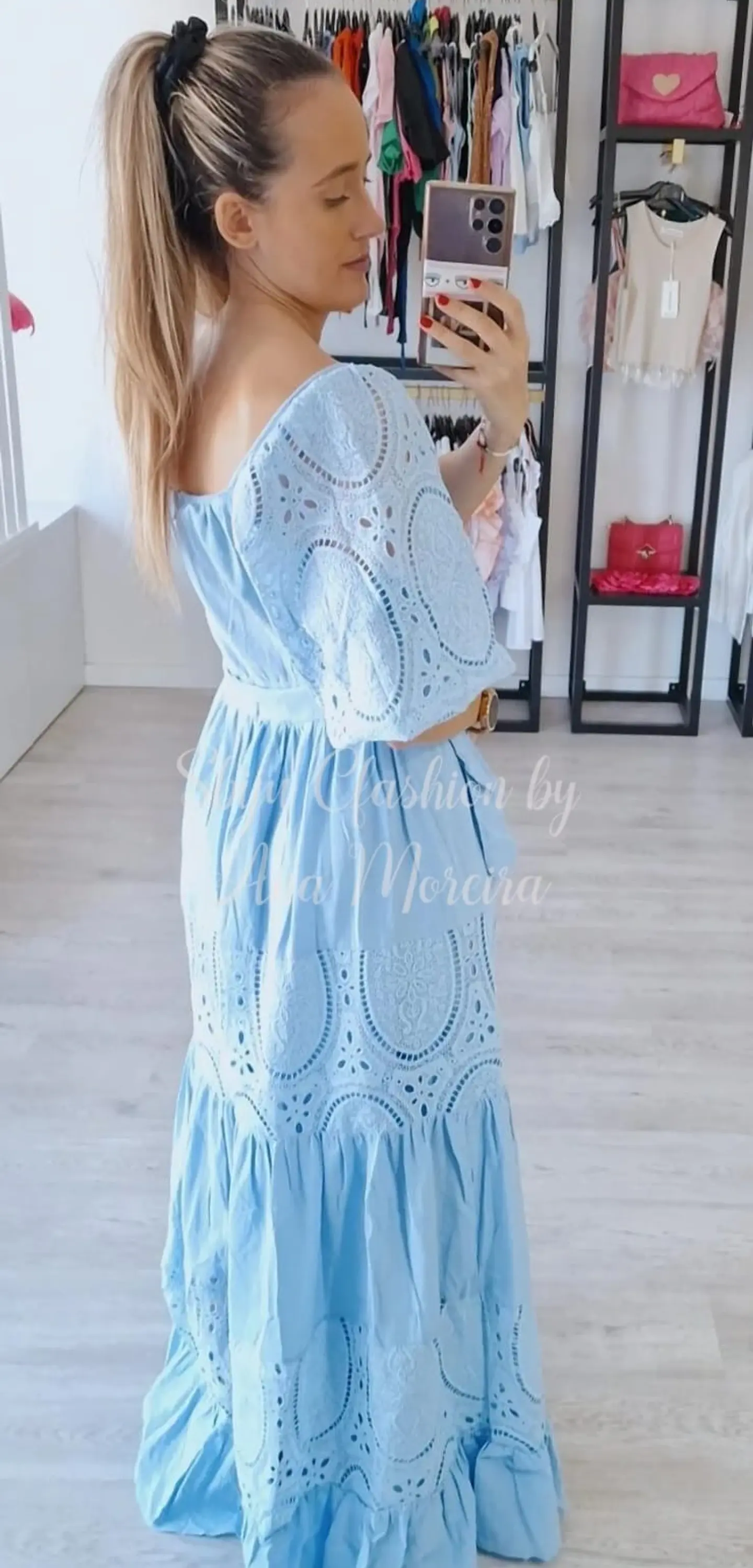 Vestido Comprido com Detalhes em Renda 5