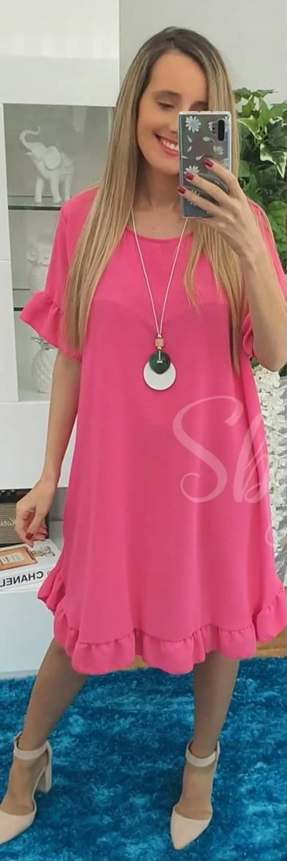 Vestido com Detalhe de Folho na Parte Inferior e Manga 3