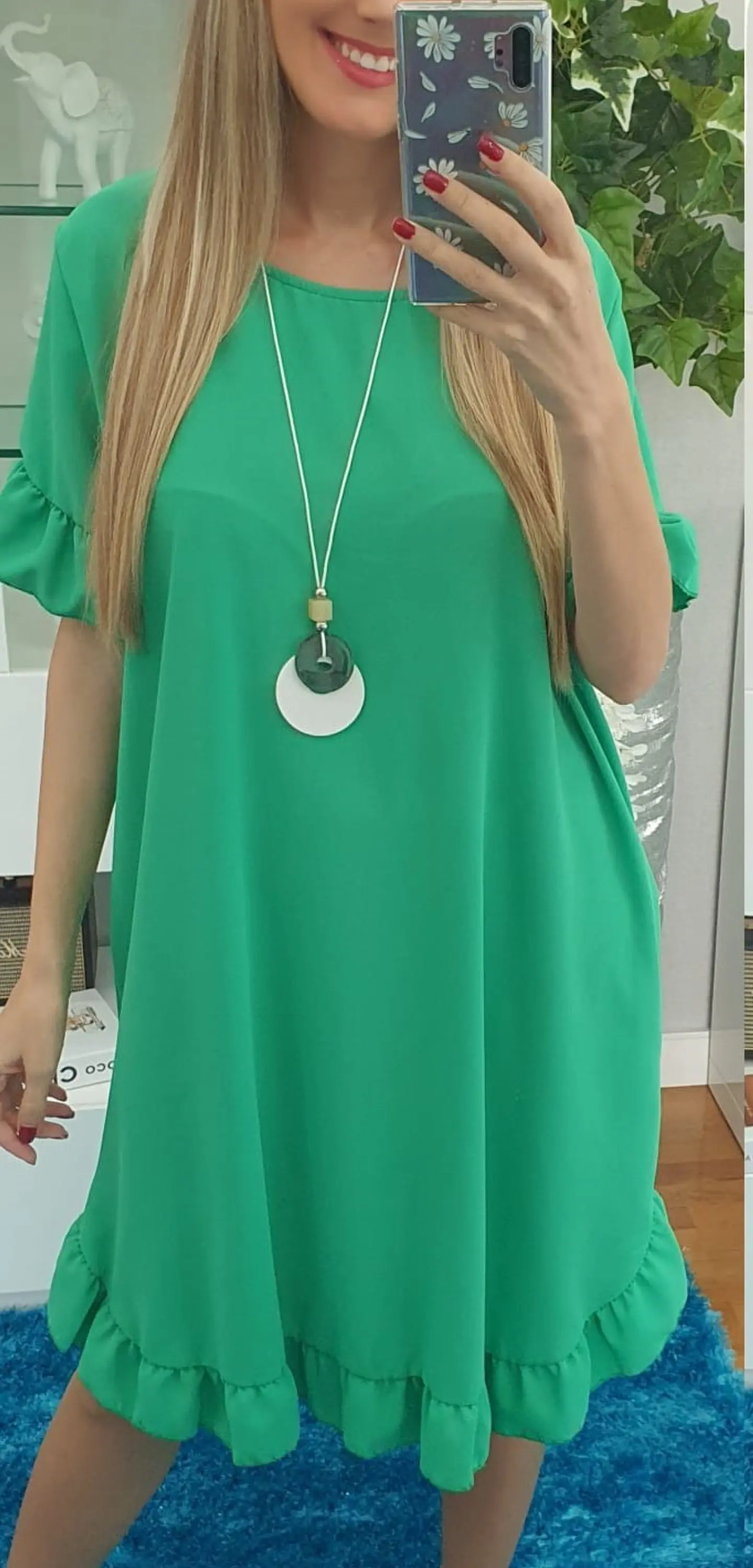 Vestido com Detalhe de Folho na Parte Inferior e Manga 4