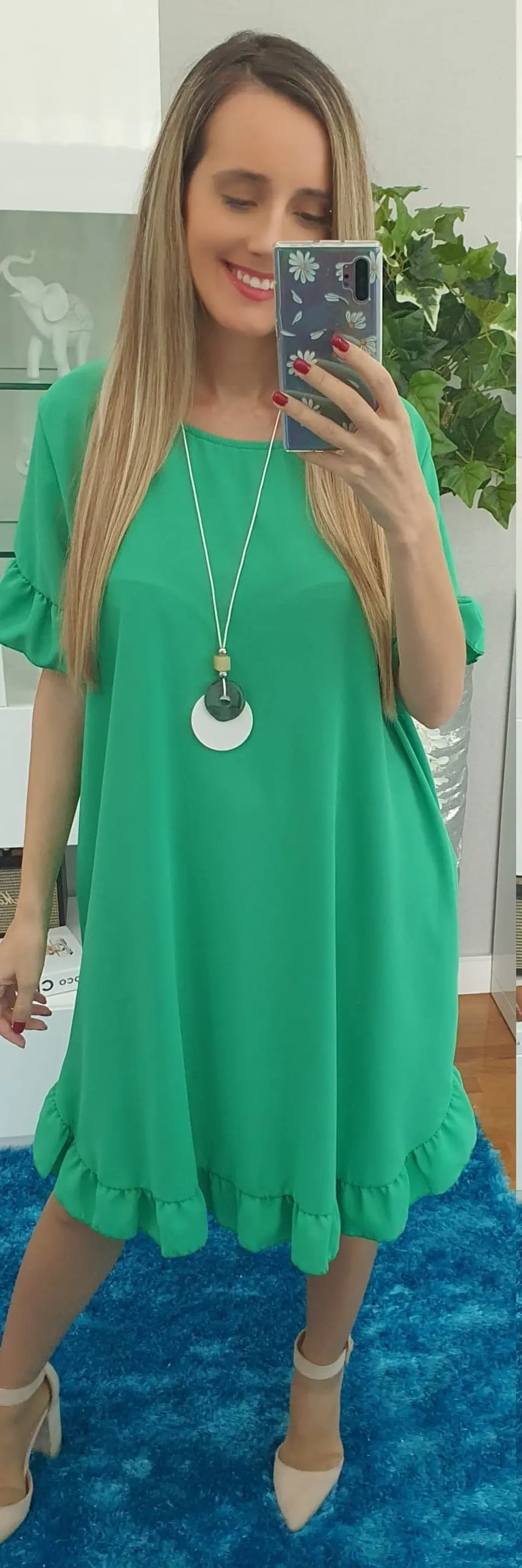 Vestido com Detalhe de Folho na Parte Inferior e Manga 4