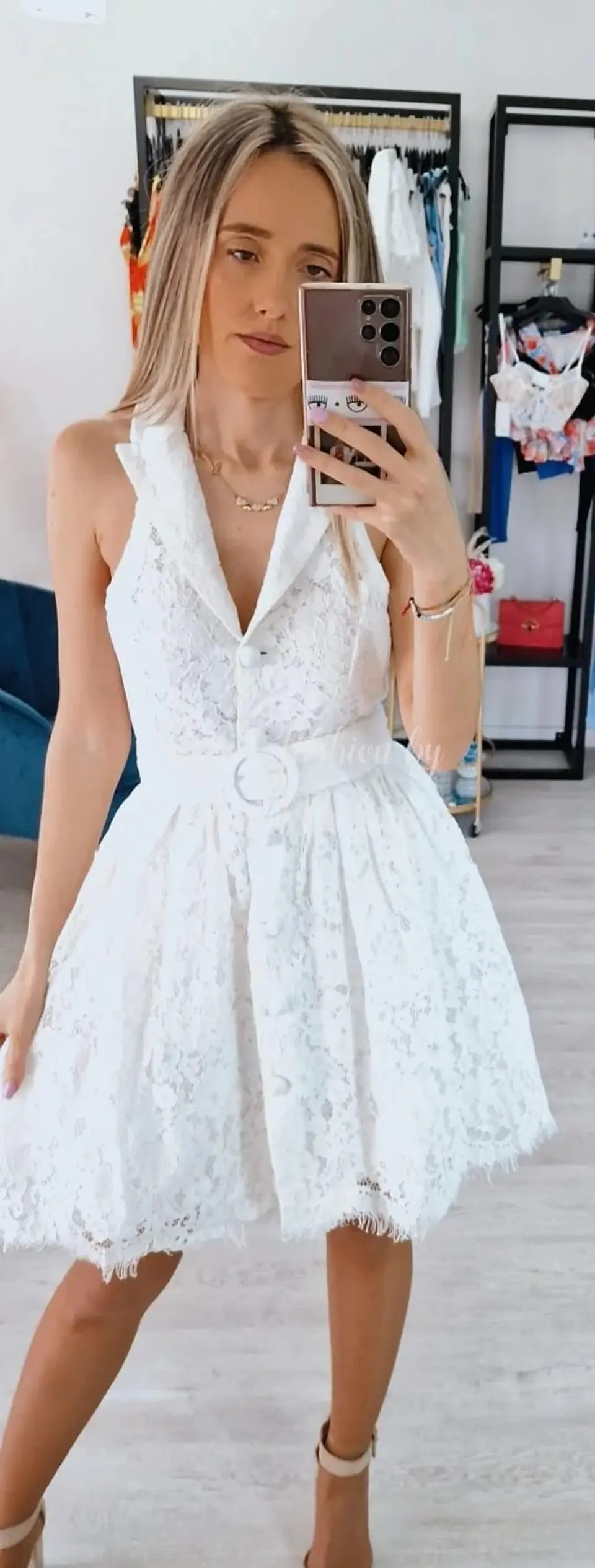 Vestido em renda com cinto 3