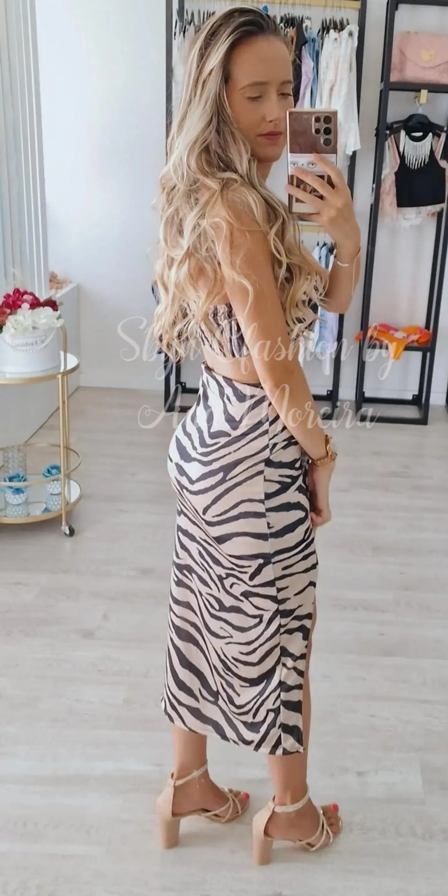 Conjunto de top com copa e saia com racha lateral 5