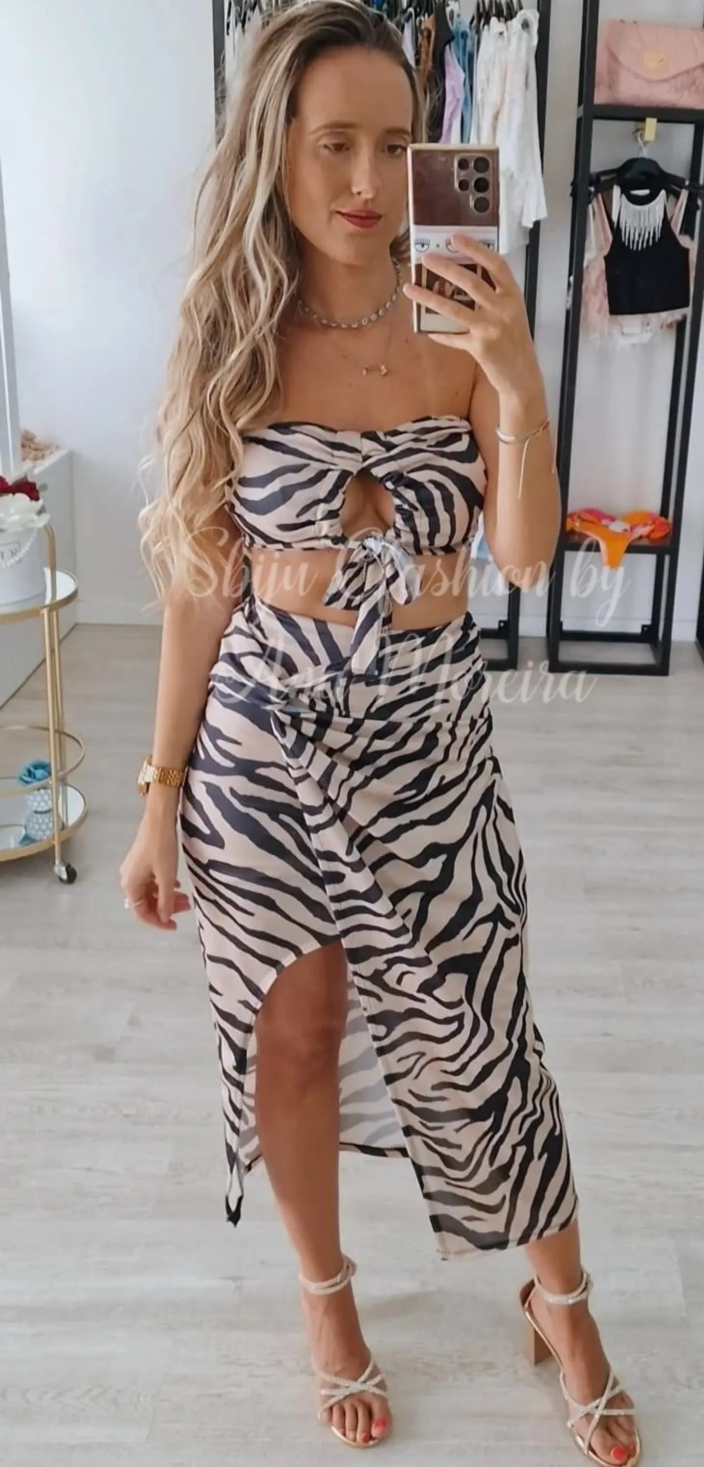 Conjunto de top com copa e saia com racha lateral 6