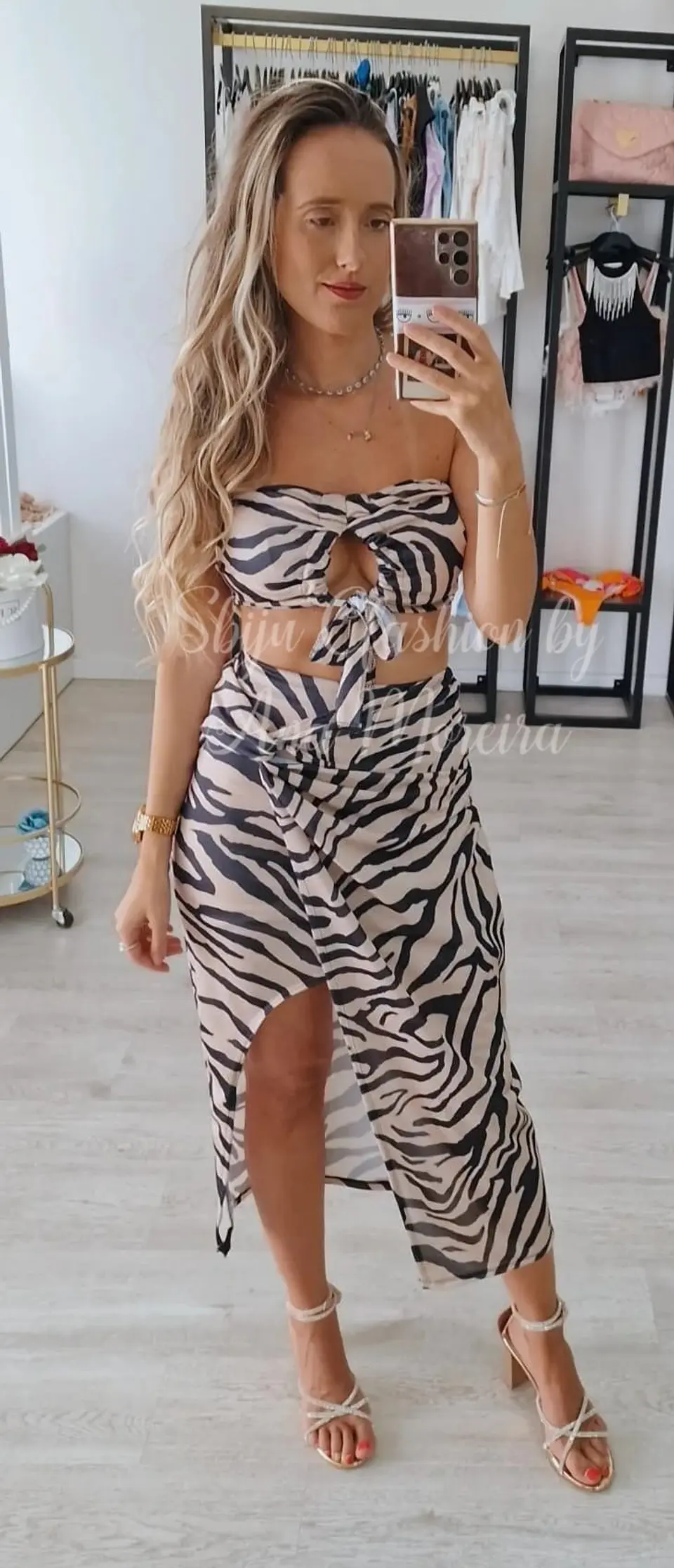 Conjunto de top com copa e saia com racha lateral 6