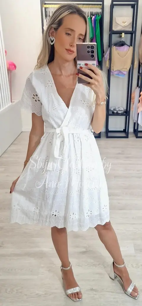 Vestido em bordado inglês