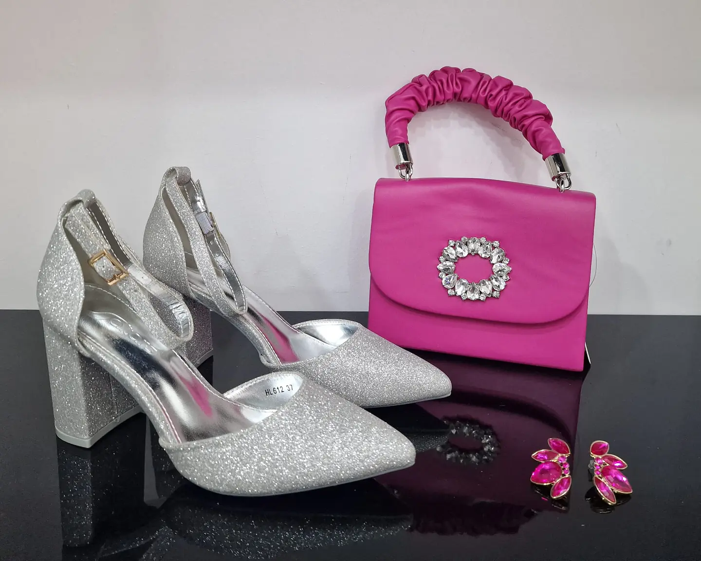 Sapatos prateados com brilhantes 5