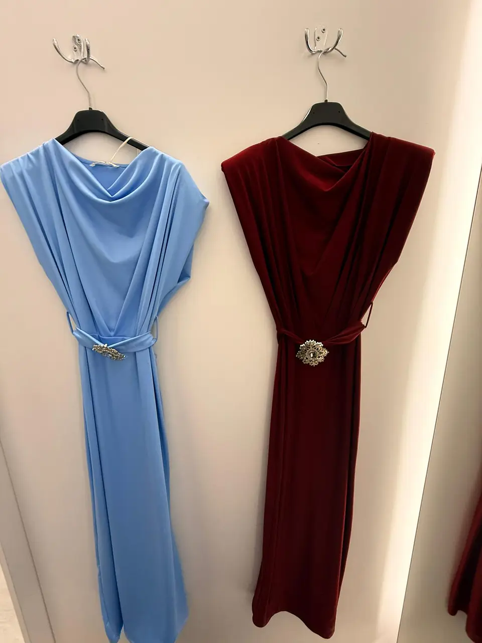 Vestido Midi com detalhe Cinto com Brilhante 8