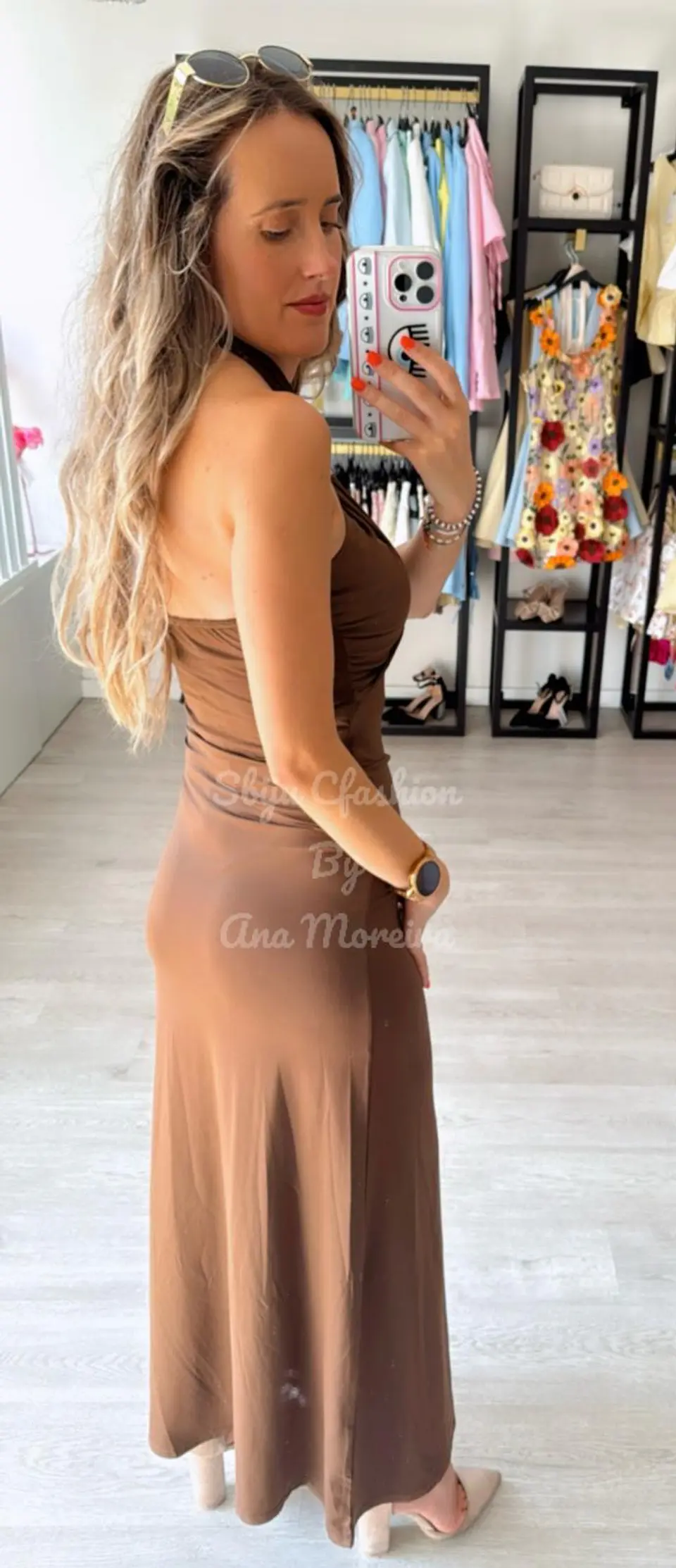 Vestido Comprido com Acessório Dourado no Peito 2