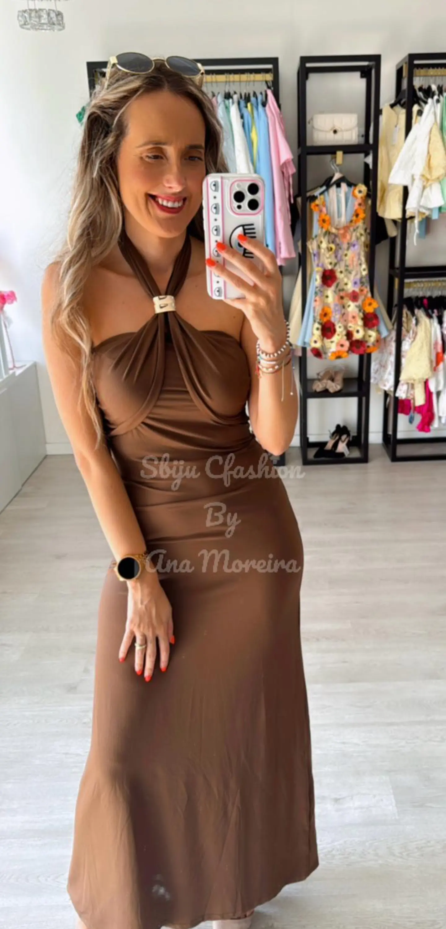 Vestido Comprido com Acessório Dourado no Peito 1