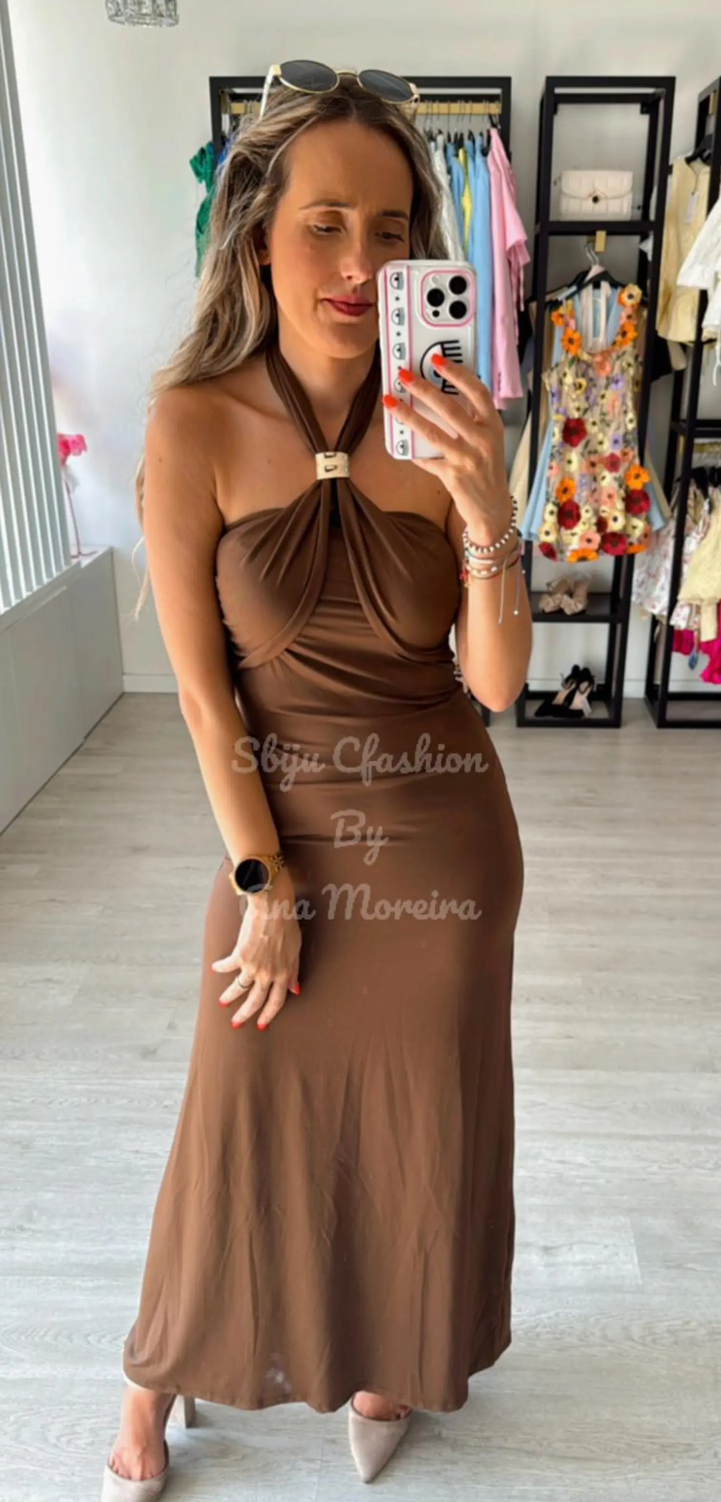 Vestido Comprido com Acessório Dourado no Peito 4