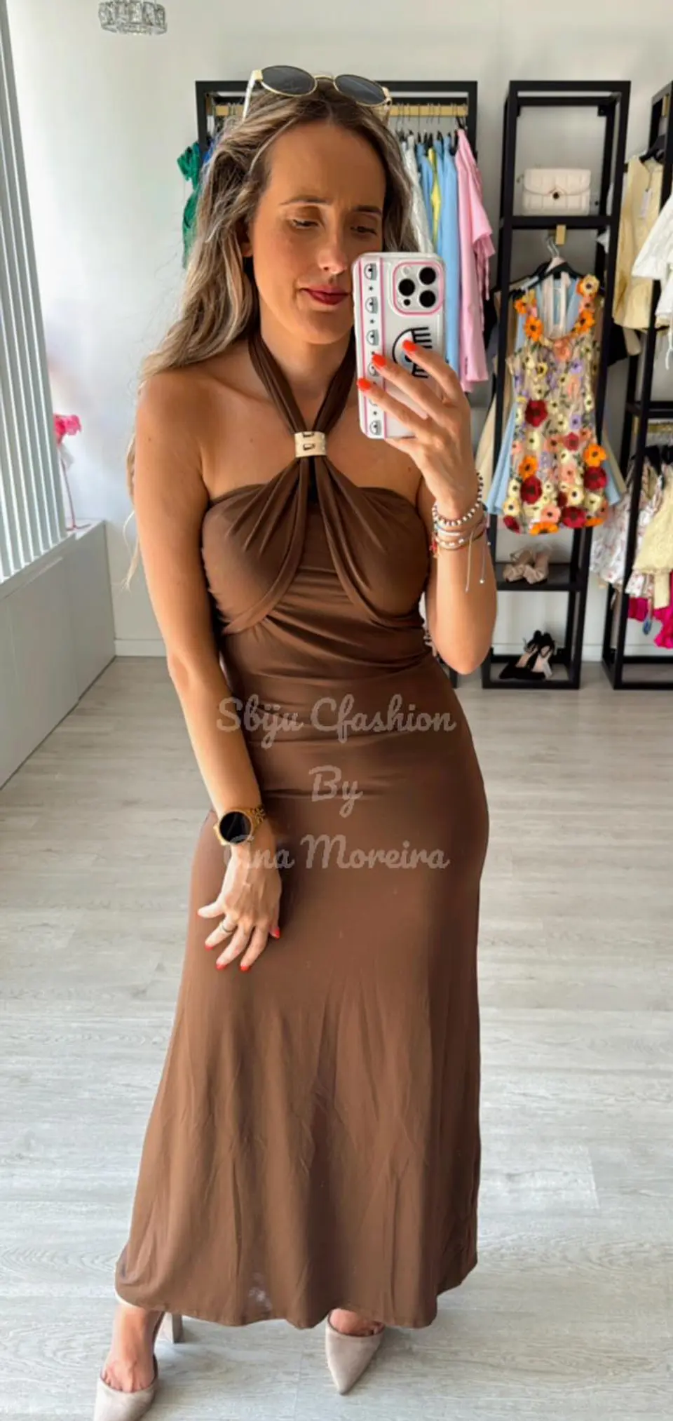 Vestido Comprido com Acessório Dourado no Peito 4