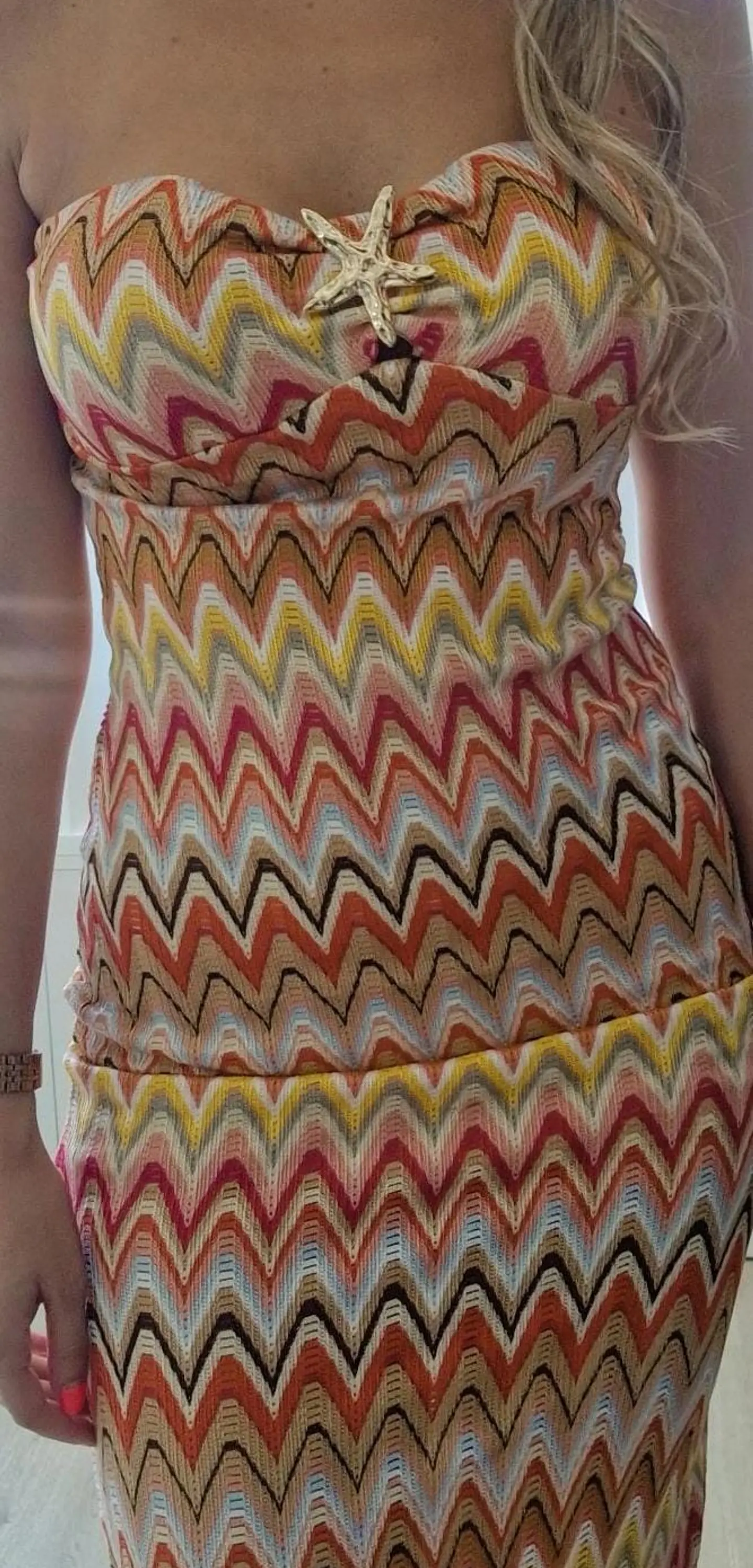 Vestido Justo com Detalhe de Estrela no Peito 5