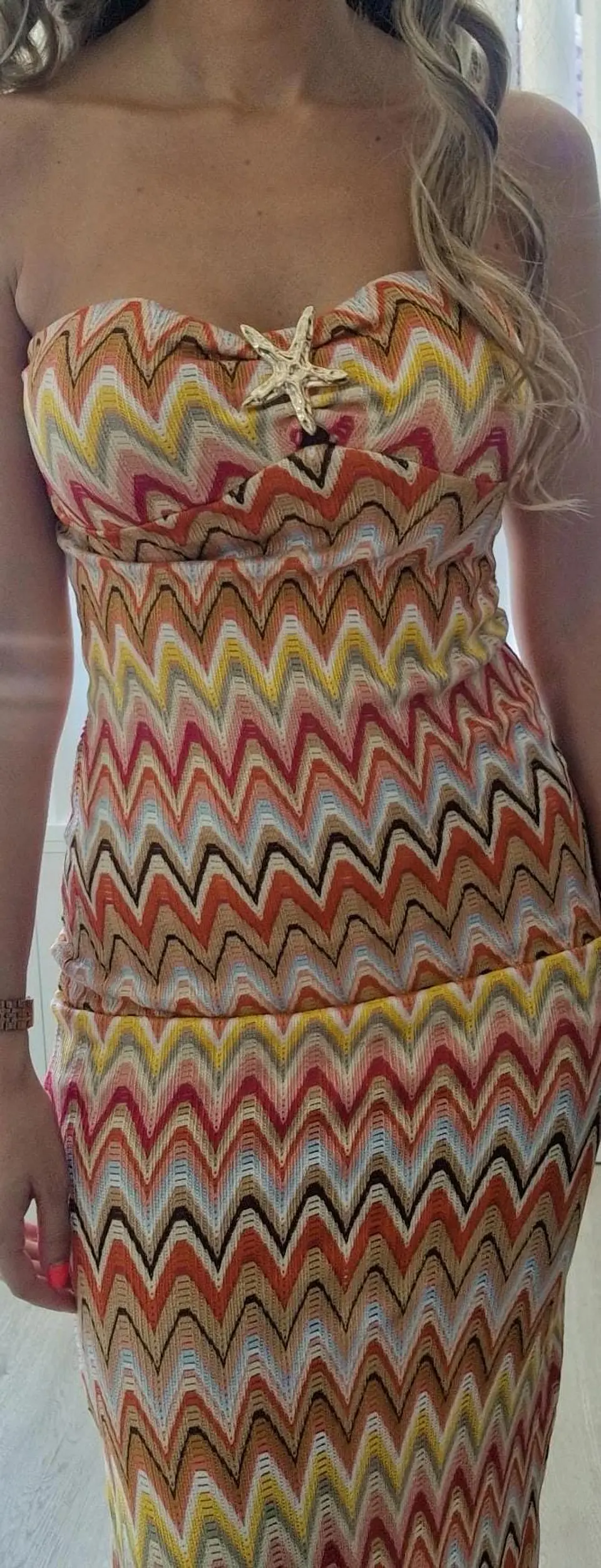 Vestido Justo com Detalhe de Estrela no Peito 5