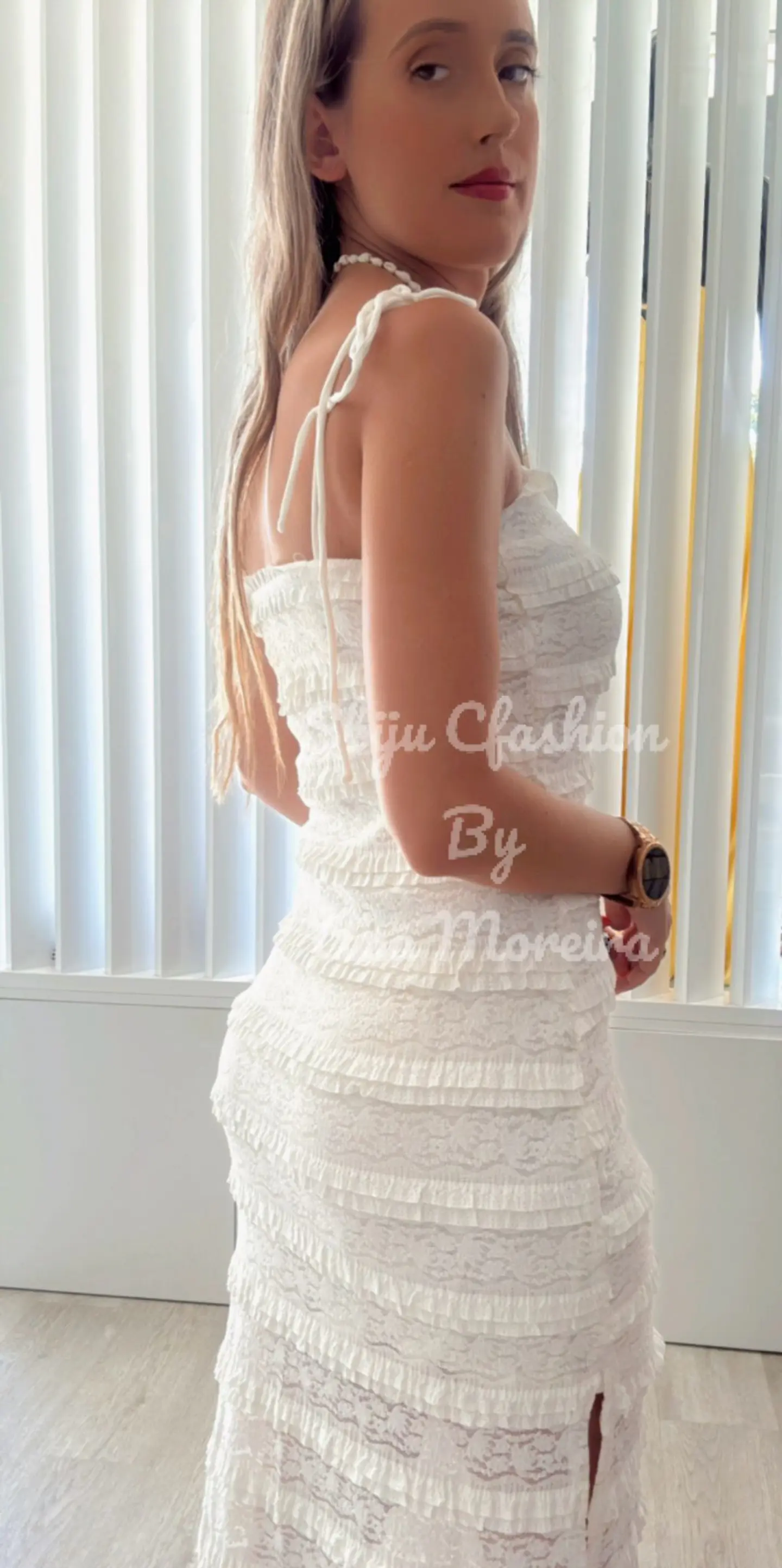 Vestido branco em tecido com textura 6