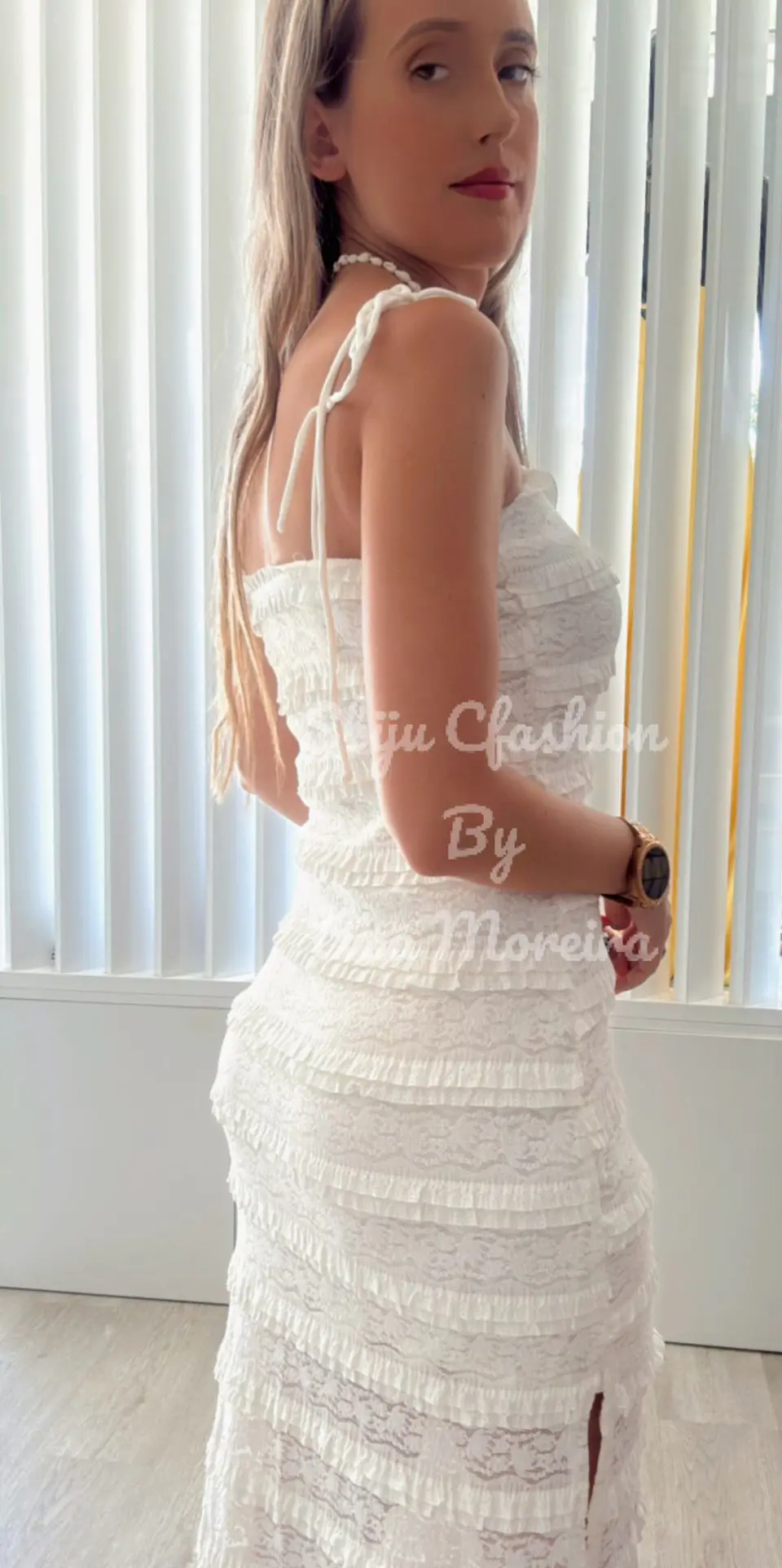 Vestido branco em tecido com textura 6