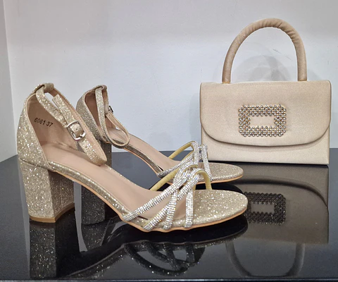 Sandálias com brilhantes