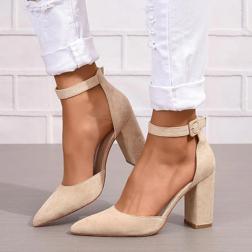 Sapatos de salto alto em camurça 3